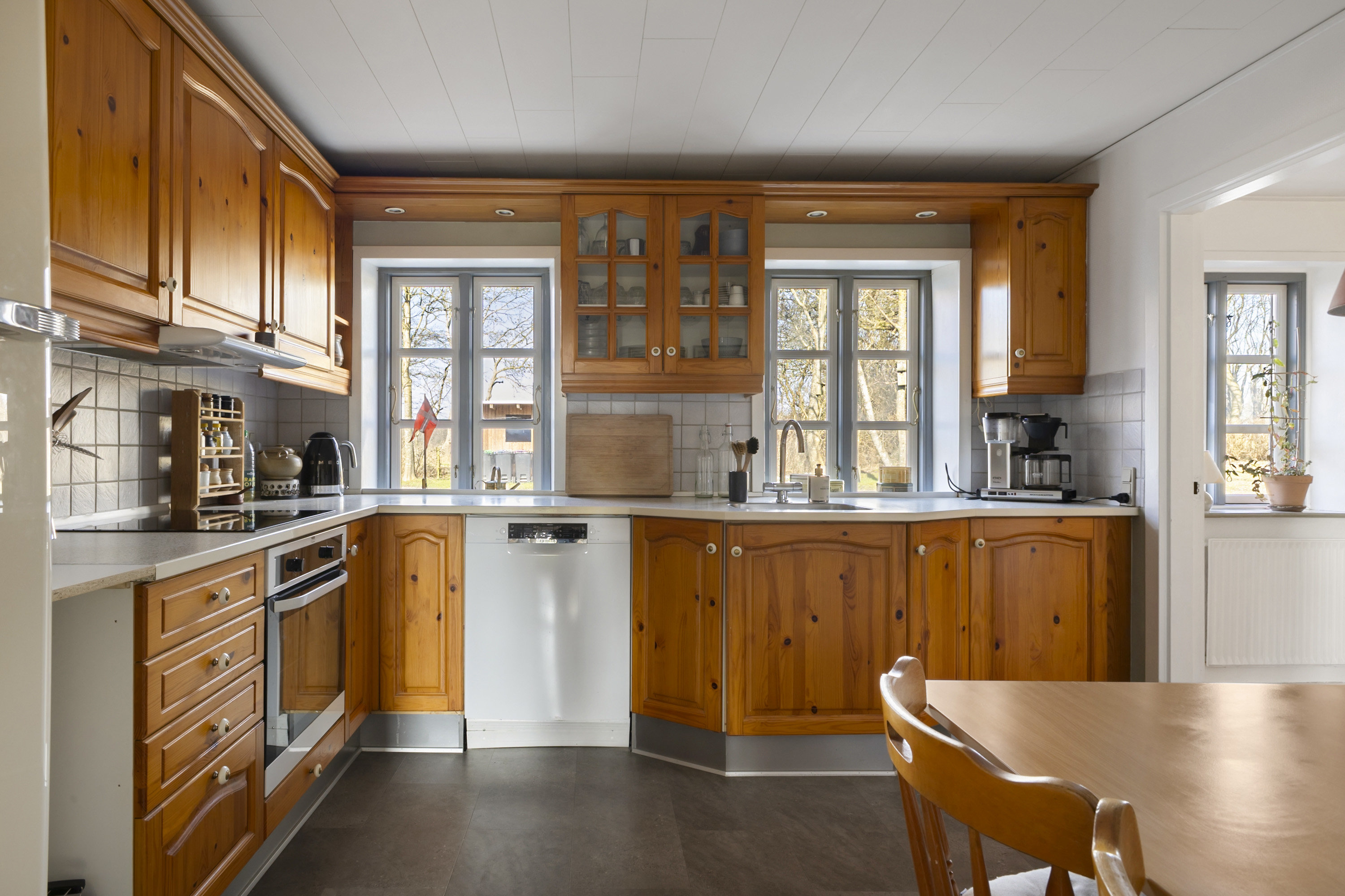 Fremhævet køkken billede i fuldskærmstilstand. Billede af Holtvej 2, Vester Lindet, 6510 Gram