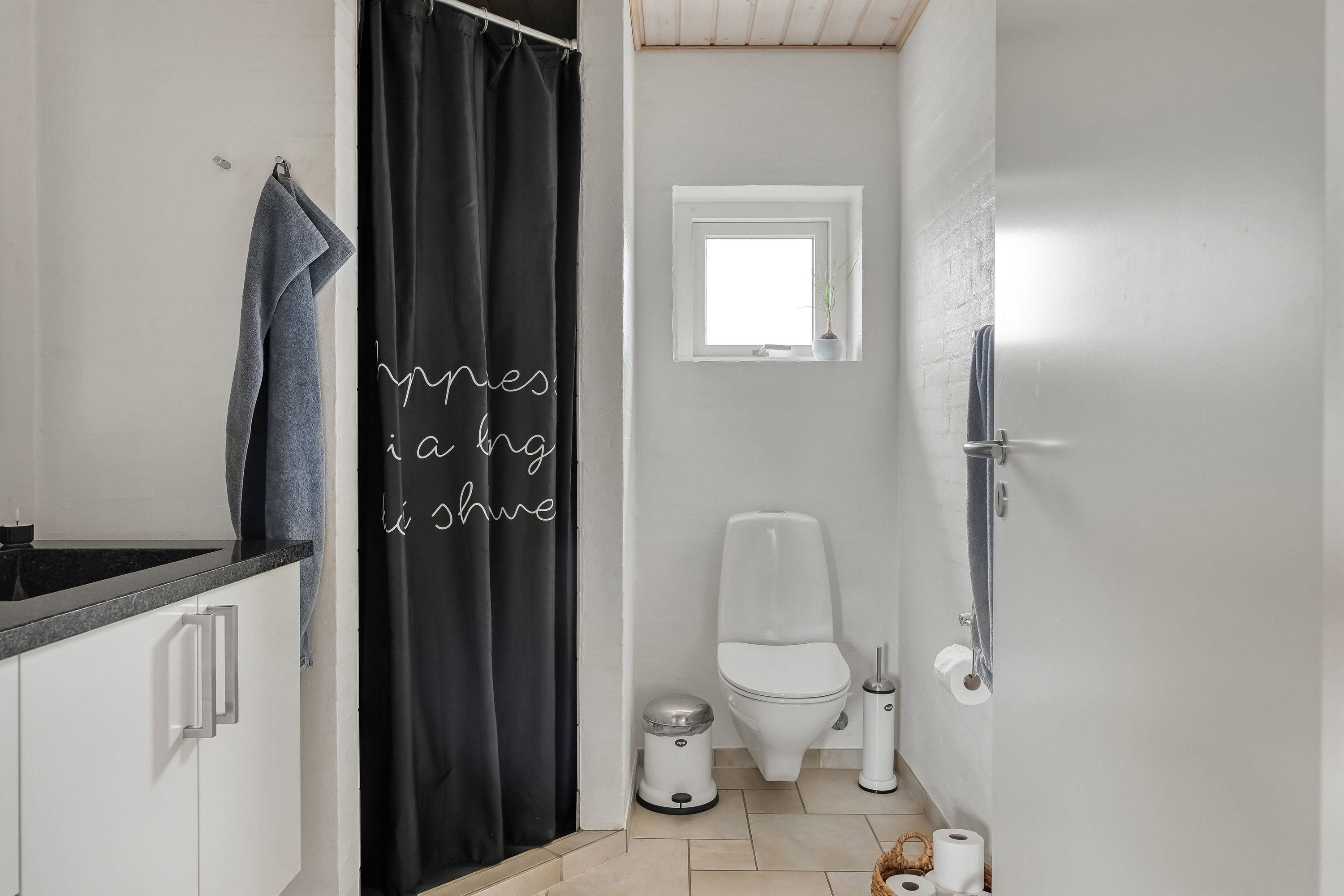 Fremhævet badeværelse billede i fuldskærmstilstand. Billede af Lillevang 56, 7190 Billund