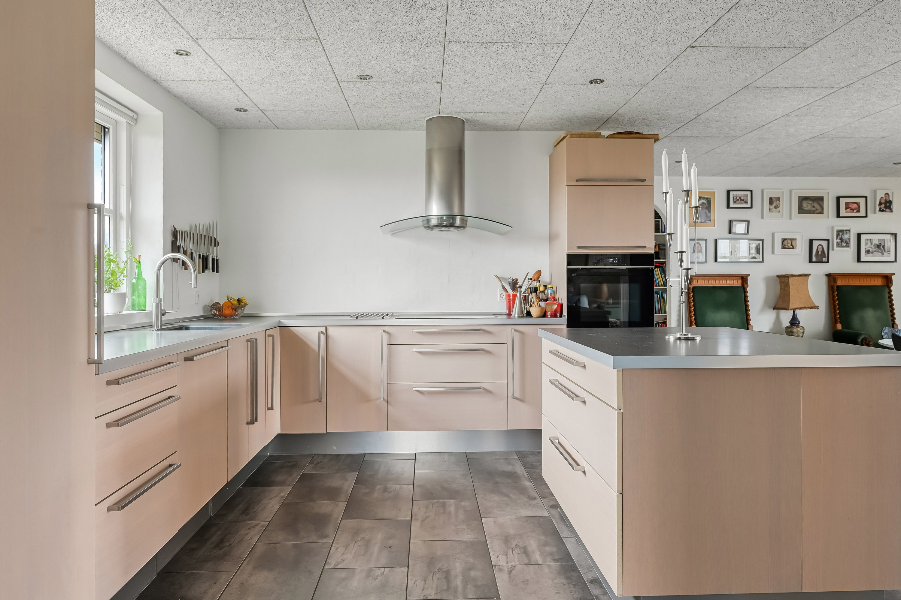 Fremhævet køkken billede i fuldskærmstilstand. Billede af Lillevang 56, 7190 Billund