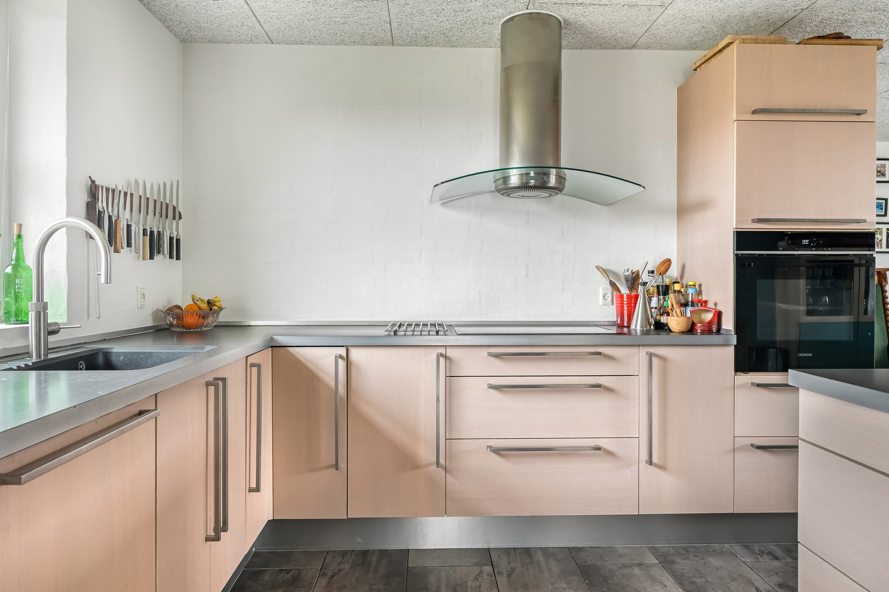 Fremhævet køkken billede i fuldskærmstilstand. Billede af Lillevang 56, 7190 Billund