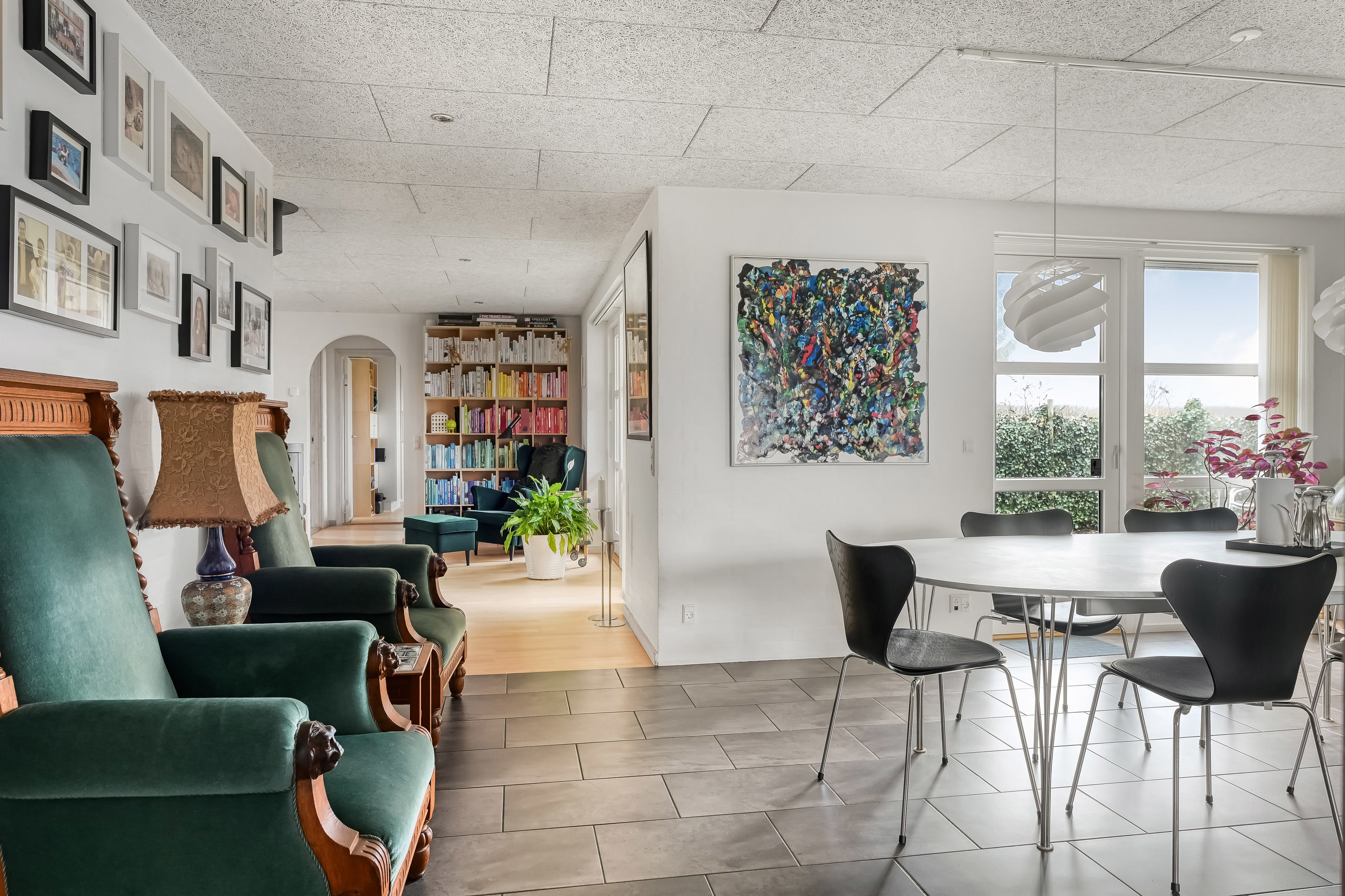 Fremhævet stue billede i fuldskærmstilstand. Billede af Lillevang 56, 7190 Billund