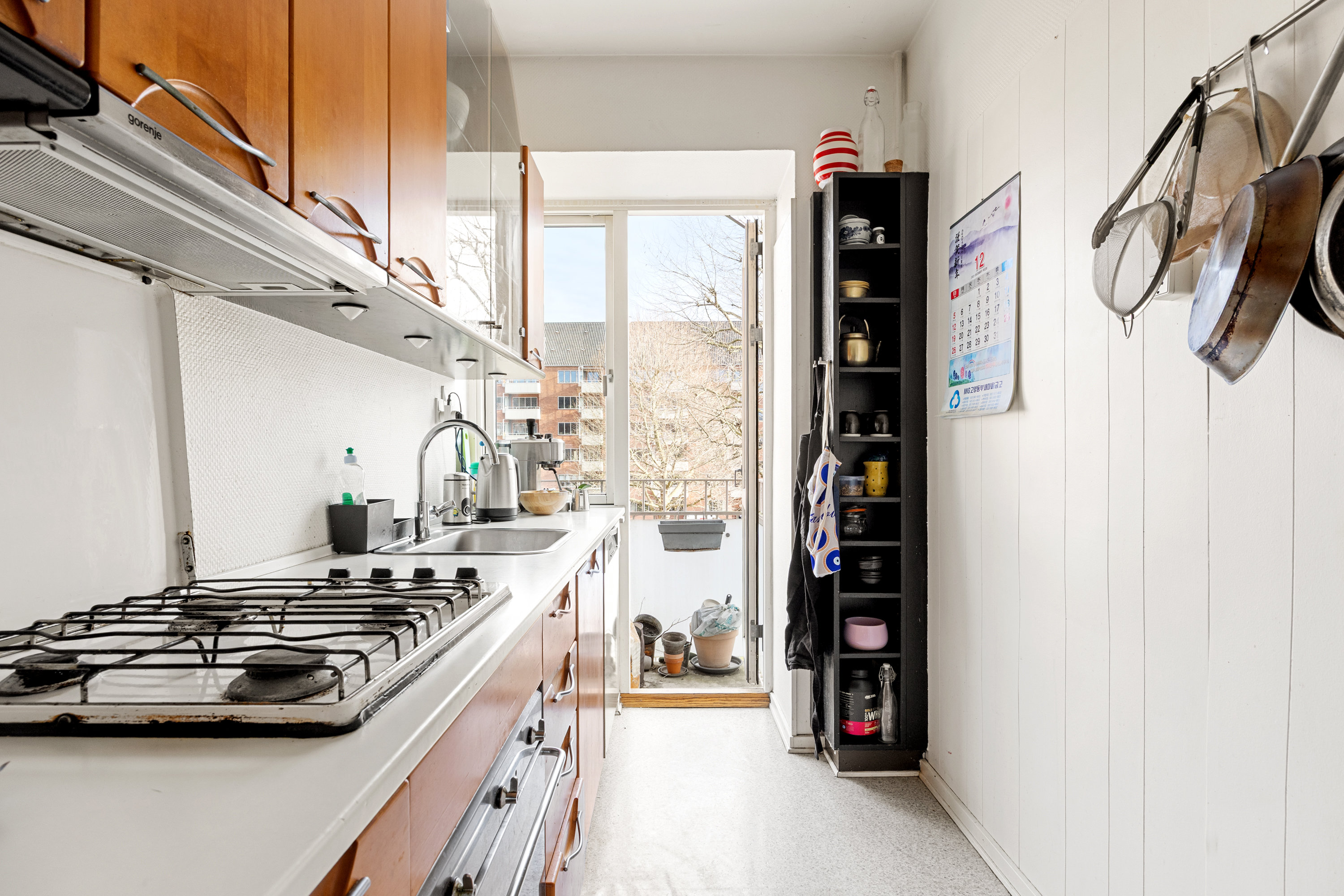 Fremhævet køkken billede i fuldskærmstilstand. Billede af Ved Volden 1, 2. th., 1425 København K