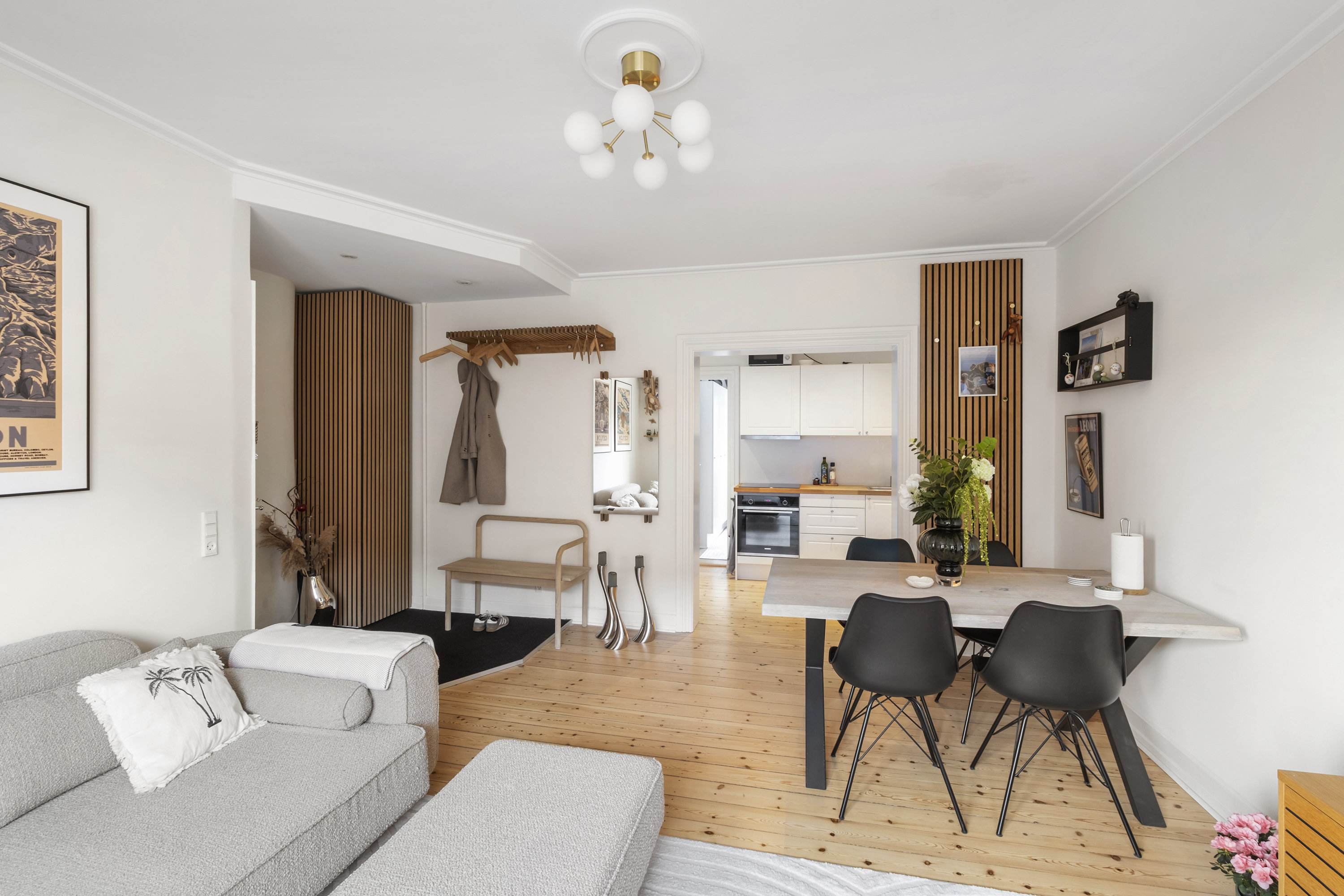 Fremhævet stue billede i fuldskærmstilstand. Billede af Ordrupvej 98, 2. th., 2920 Charlottenlund