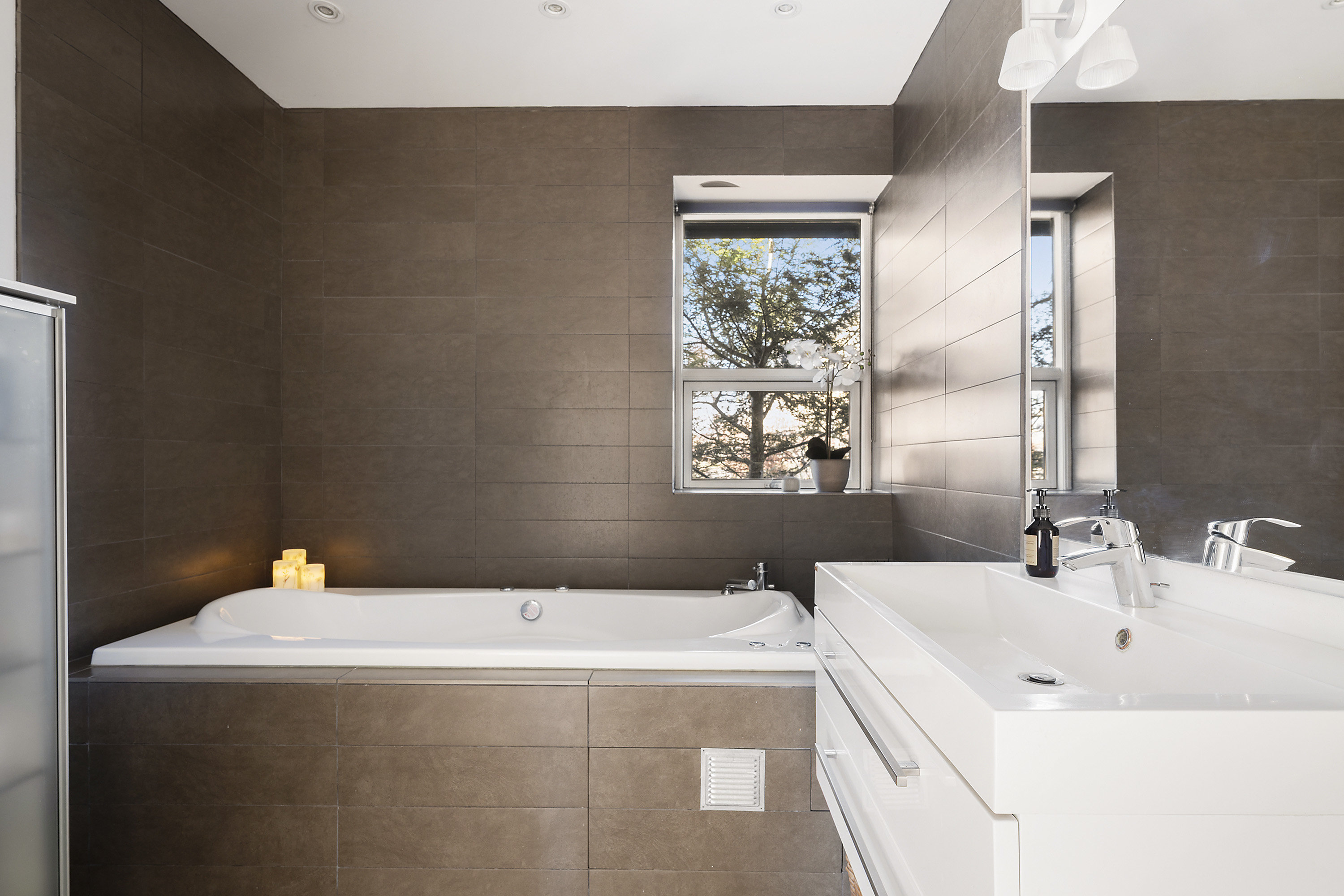 Fremhævet andet billede i fuldskærmstilstand. Billede af Trontedammen 12, Trørød, 2950 Vedbæk