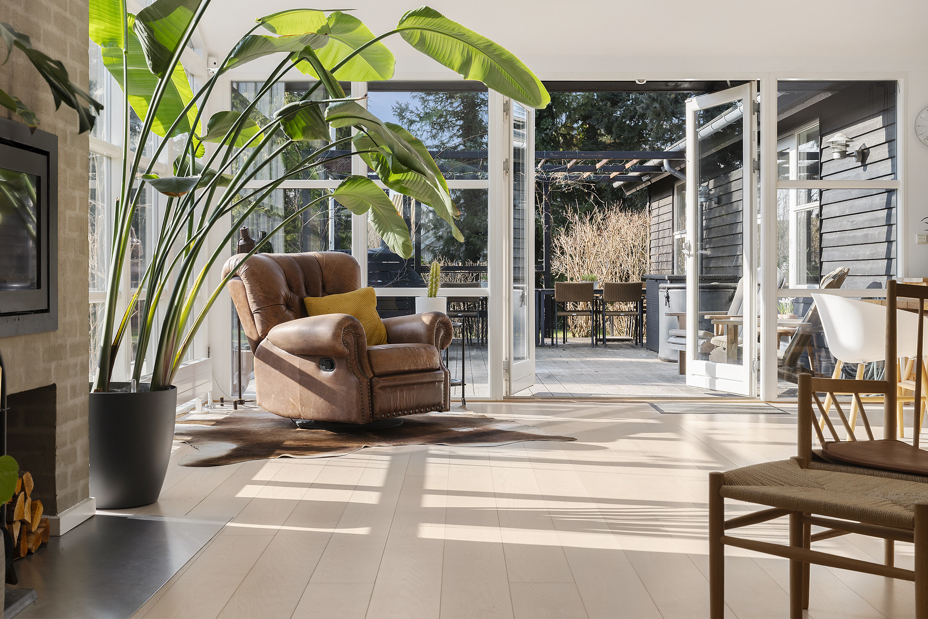 Fremhævet stue billede i fuldskærmstilstand. Billede af Trontedammen 12, Trørød, 2950 Vedbæk