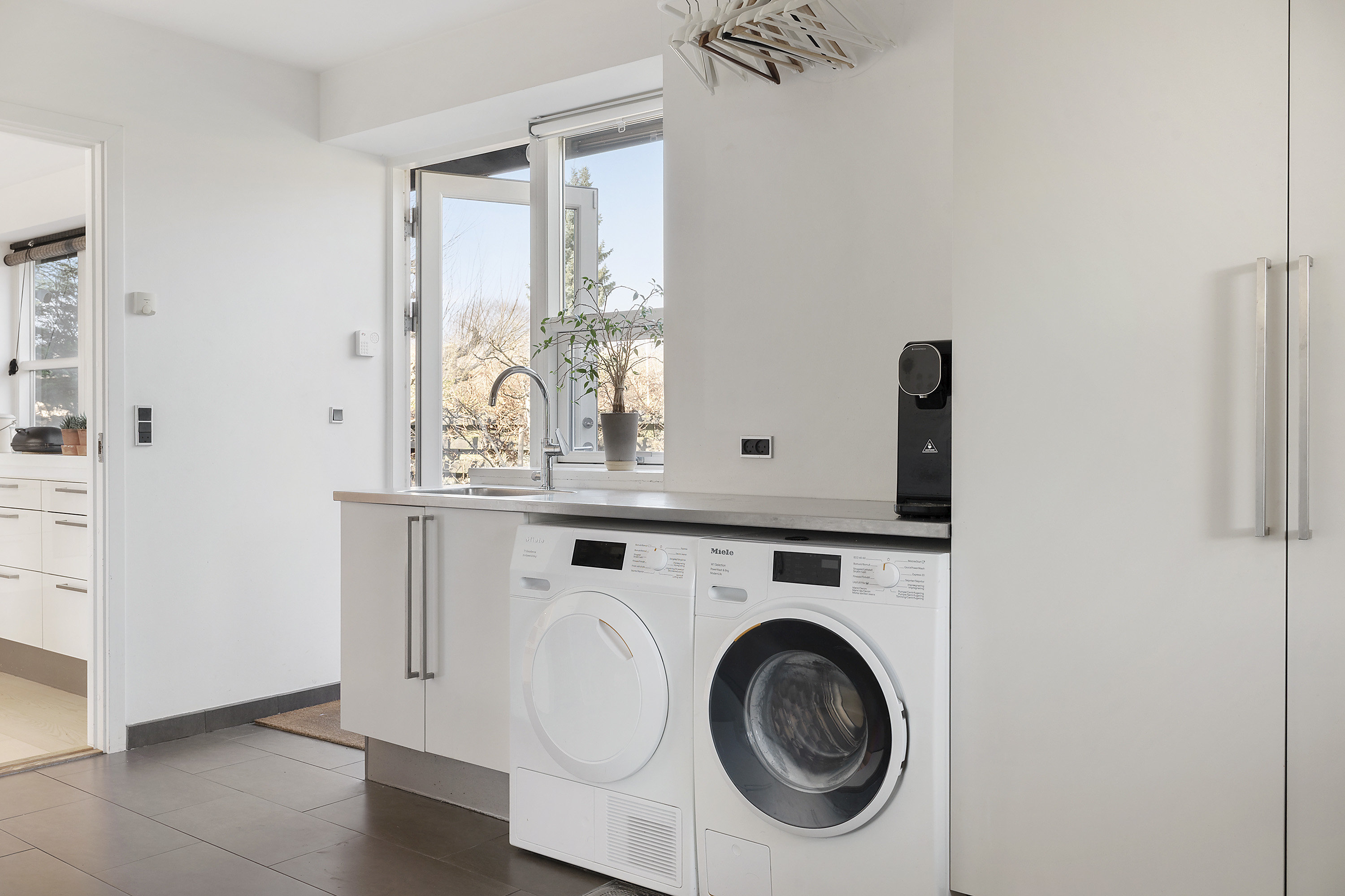 Fremhævet værelse billede i fuldskærmstilstand. Billede af Trontedammen 12, Trørød, 2950 Vedbæk