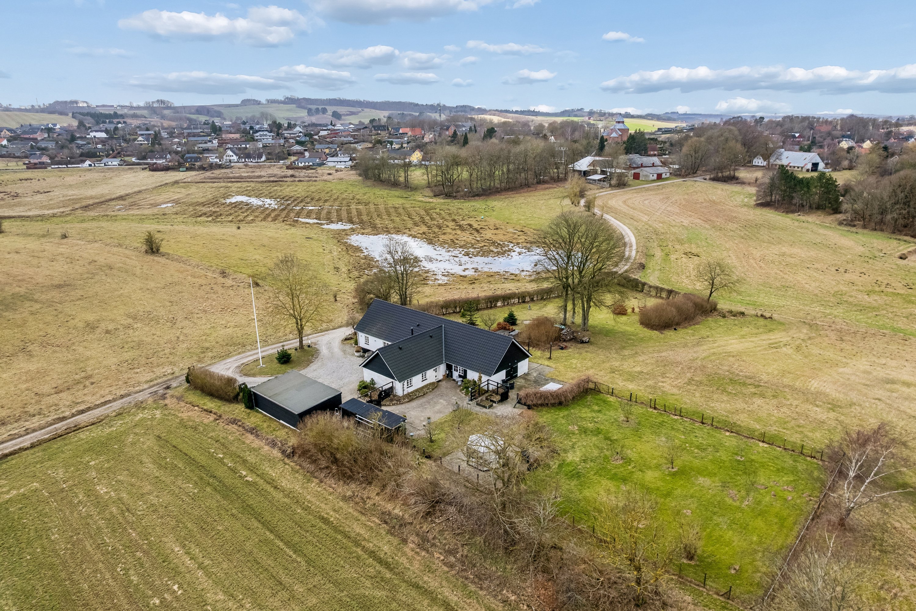 Fremhævet have billede i fuldskærmstilstand. Billede af Kjærvej 9, Thorsager, 8410 Rønde