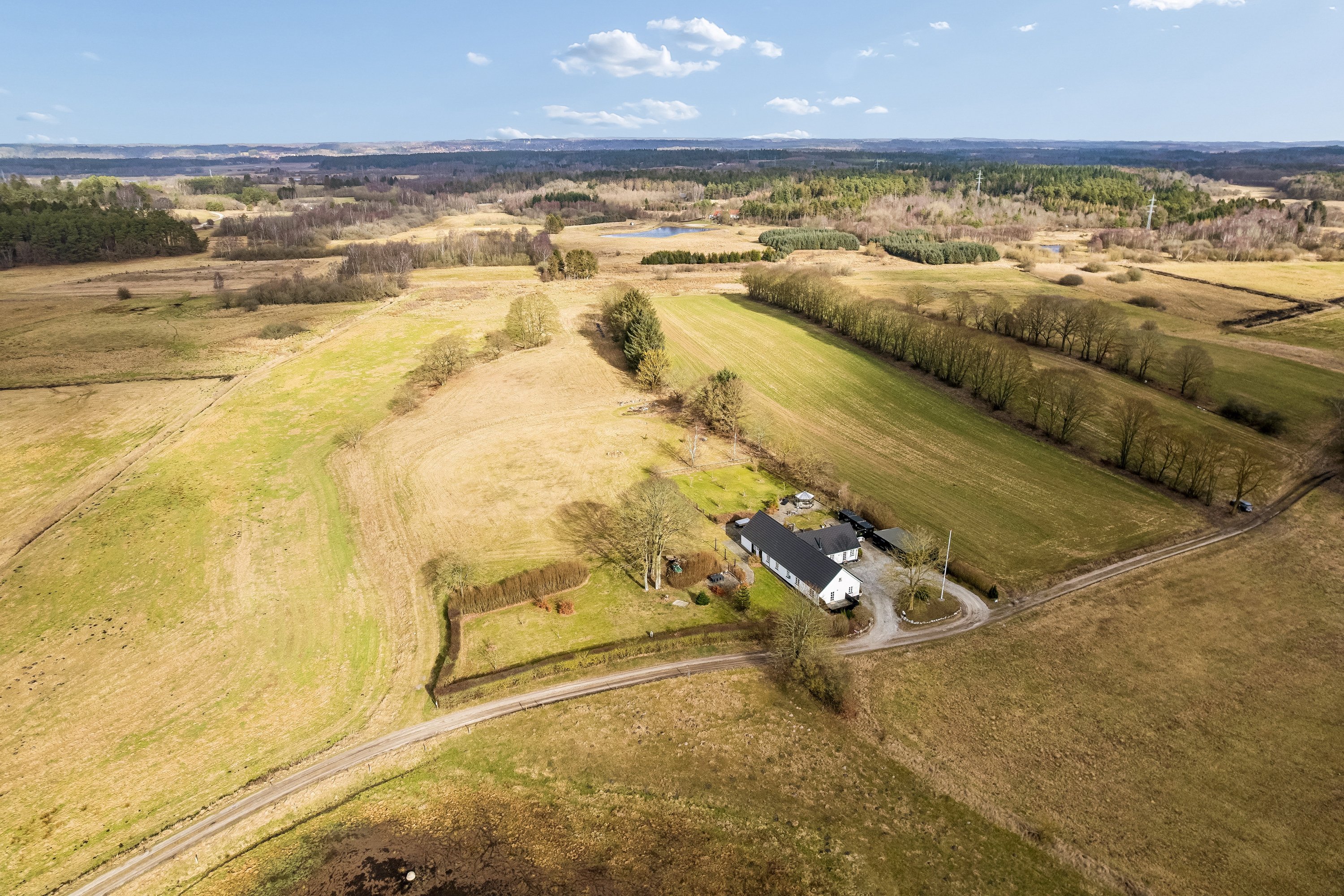 Fremhævet luftfoto billede i fuldskærmstilstand. Billede af Kjærvej 9, Thorsager, 8410 Rønde
