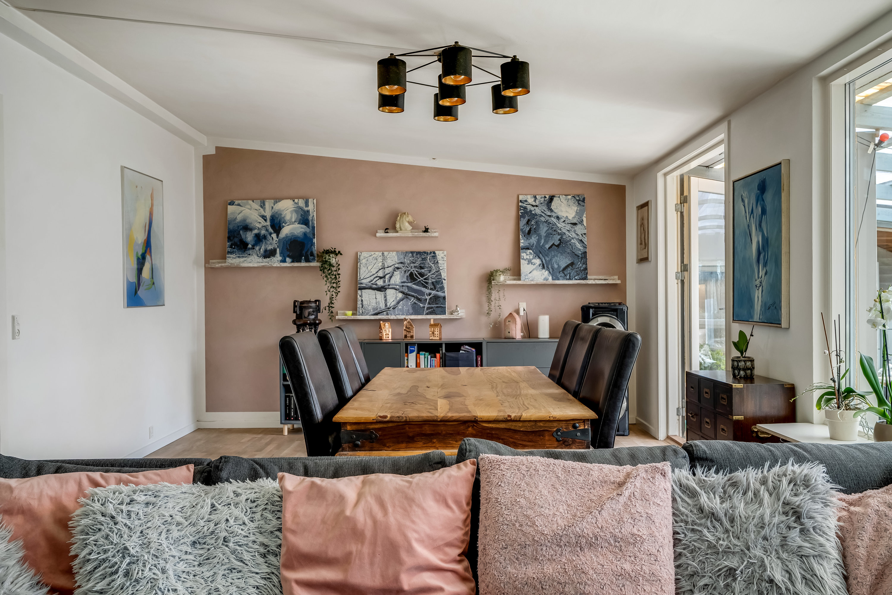 Fremhævet stue billede i fuldskærmstilstand. Billede af Lyngevej 10, Uvelse, 3550 Slangerup