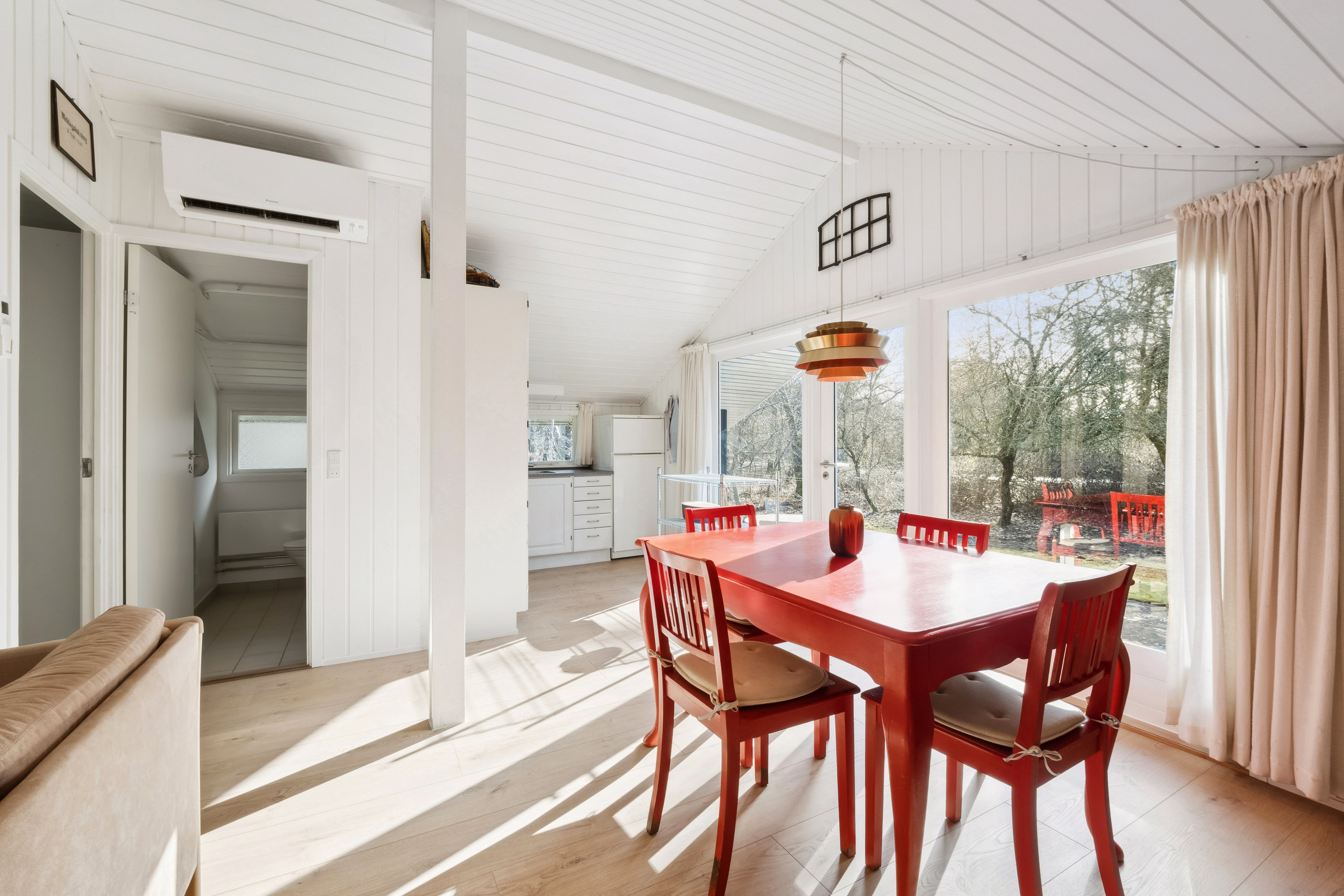 Fremhævet spisestue billede i fuldskærmstilstand. Billede af Gammel Færgevej 77, Sillerslev, 7990 Øster Assels