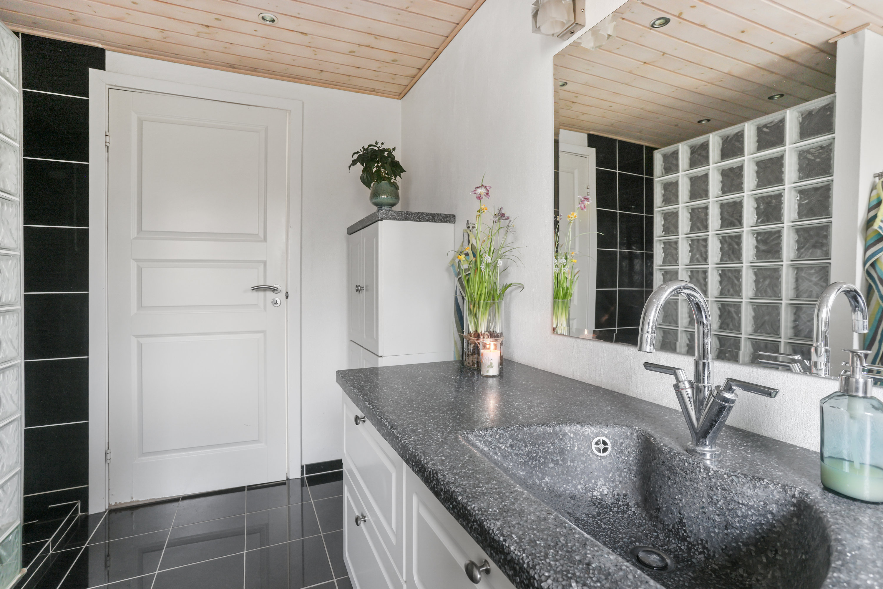 Fremhævet badeværelse billede i fuldskærmstilstand. Billede af Karlskronavej 8, 8600 Silkeborg