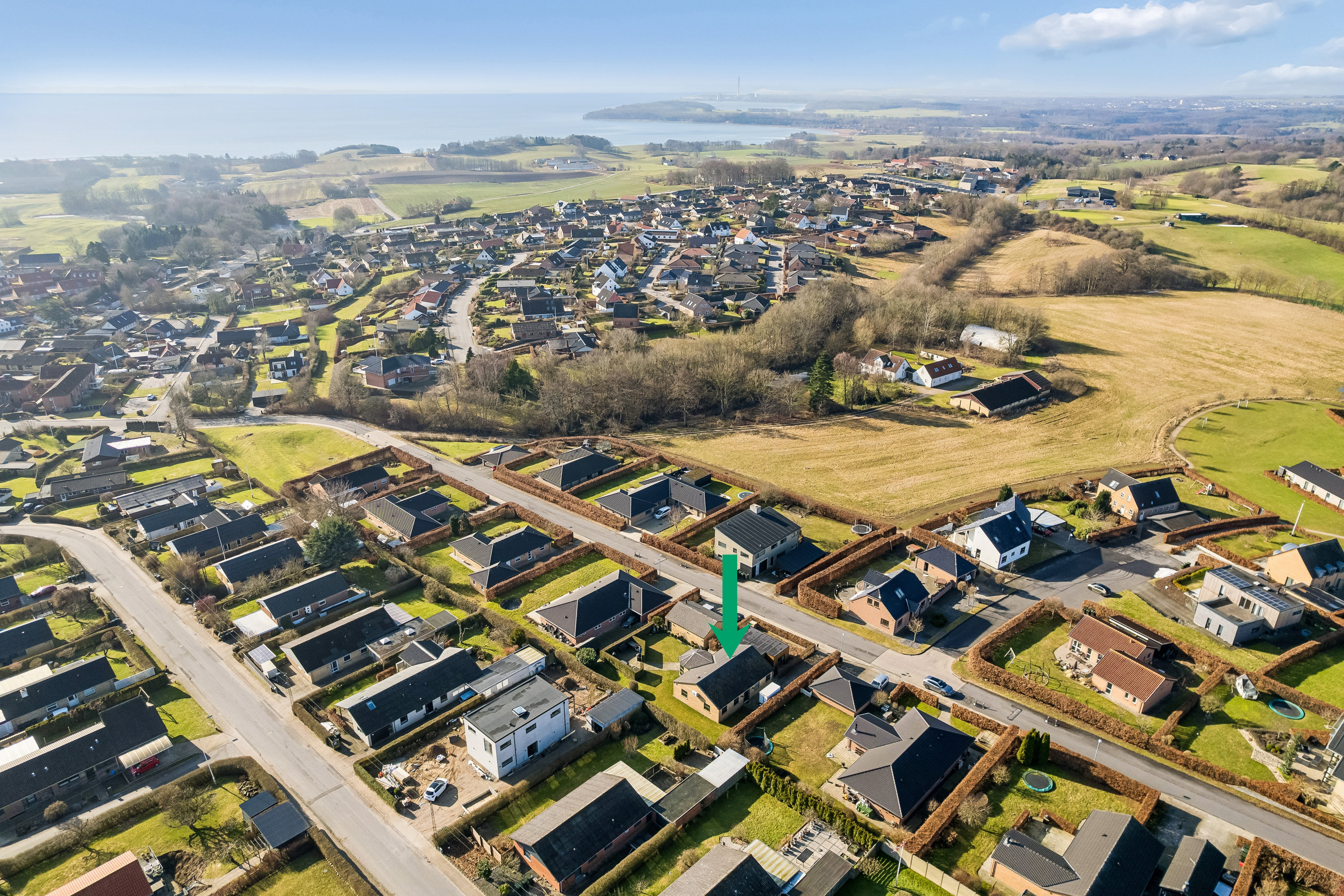 Fremhævet luftfoto billede i fuldskærmstilstand. Billede af Gåsebakken 10, Ugelbølle, 8410 Rønde