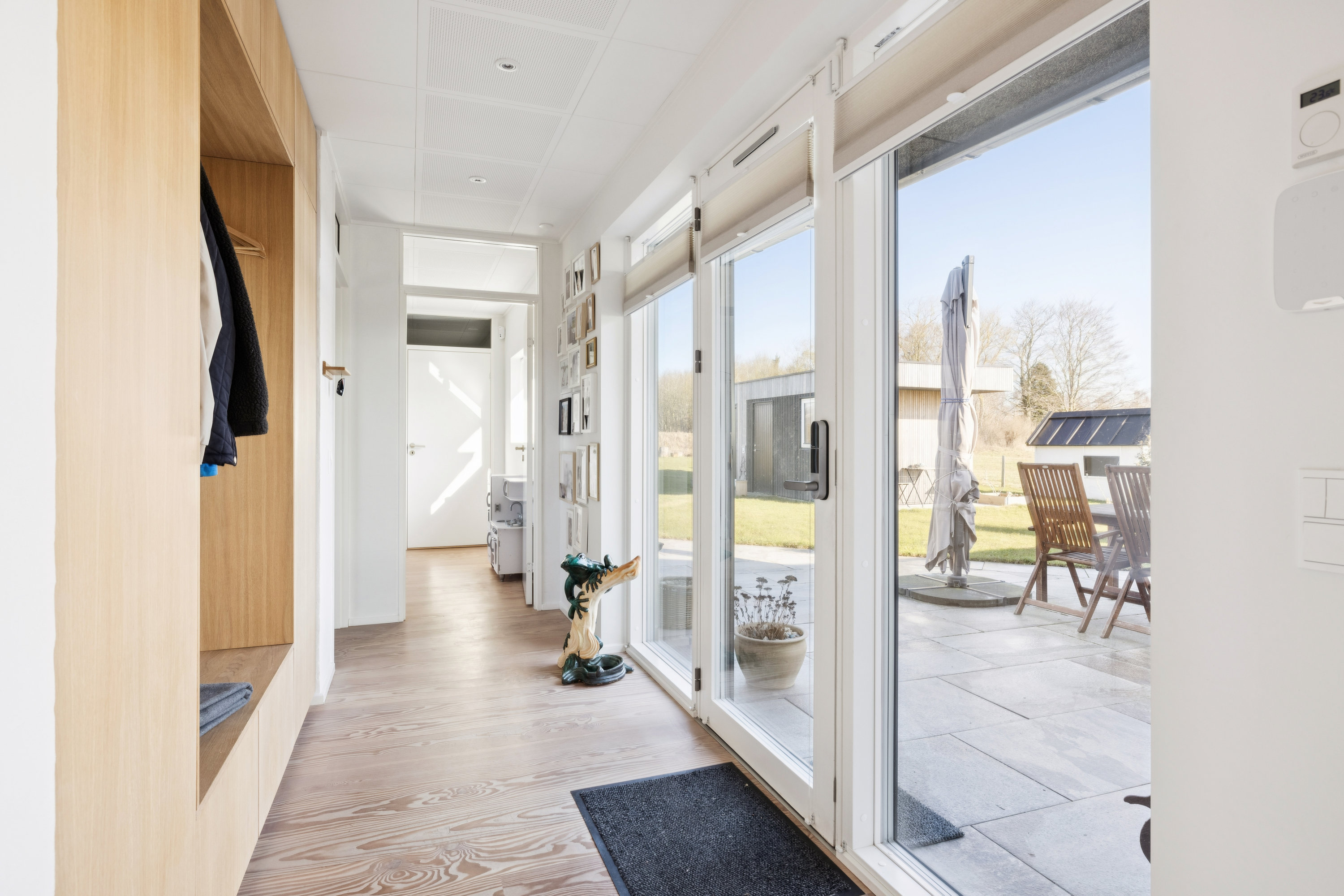 Fremhævet gang billede i fuldskærmstilstand. Billede af Stenhøjvej 16, Følle Strand, 8410 Rønde