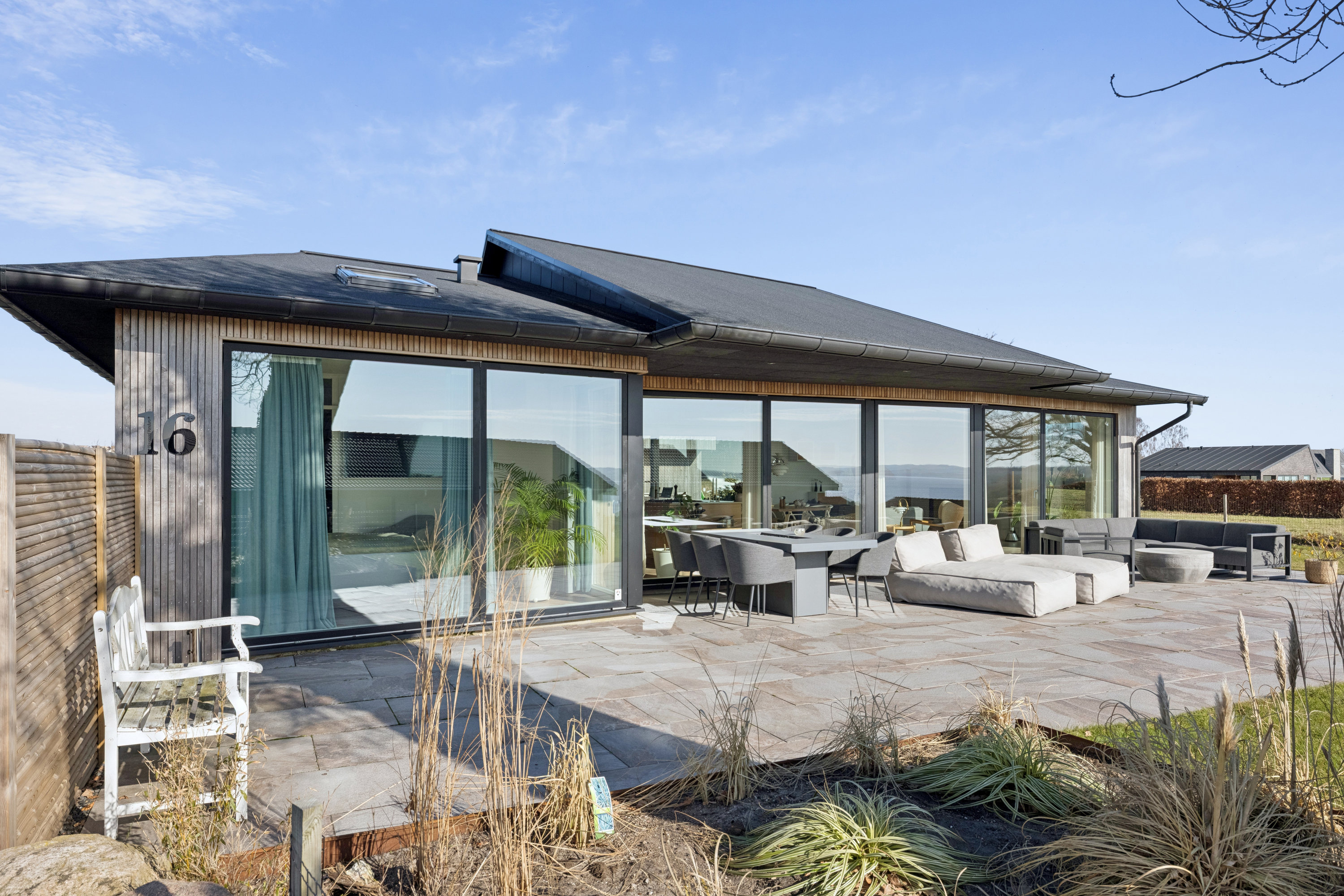 Fremhævet andet billede i fuldskærmstilstand. Billede af Stenhøjvej 16, Følle Strand, 8410 Rønde