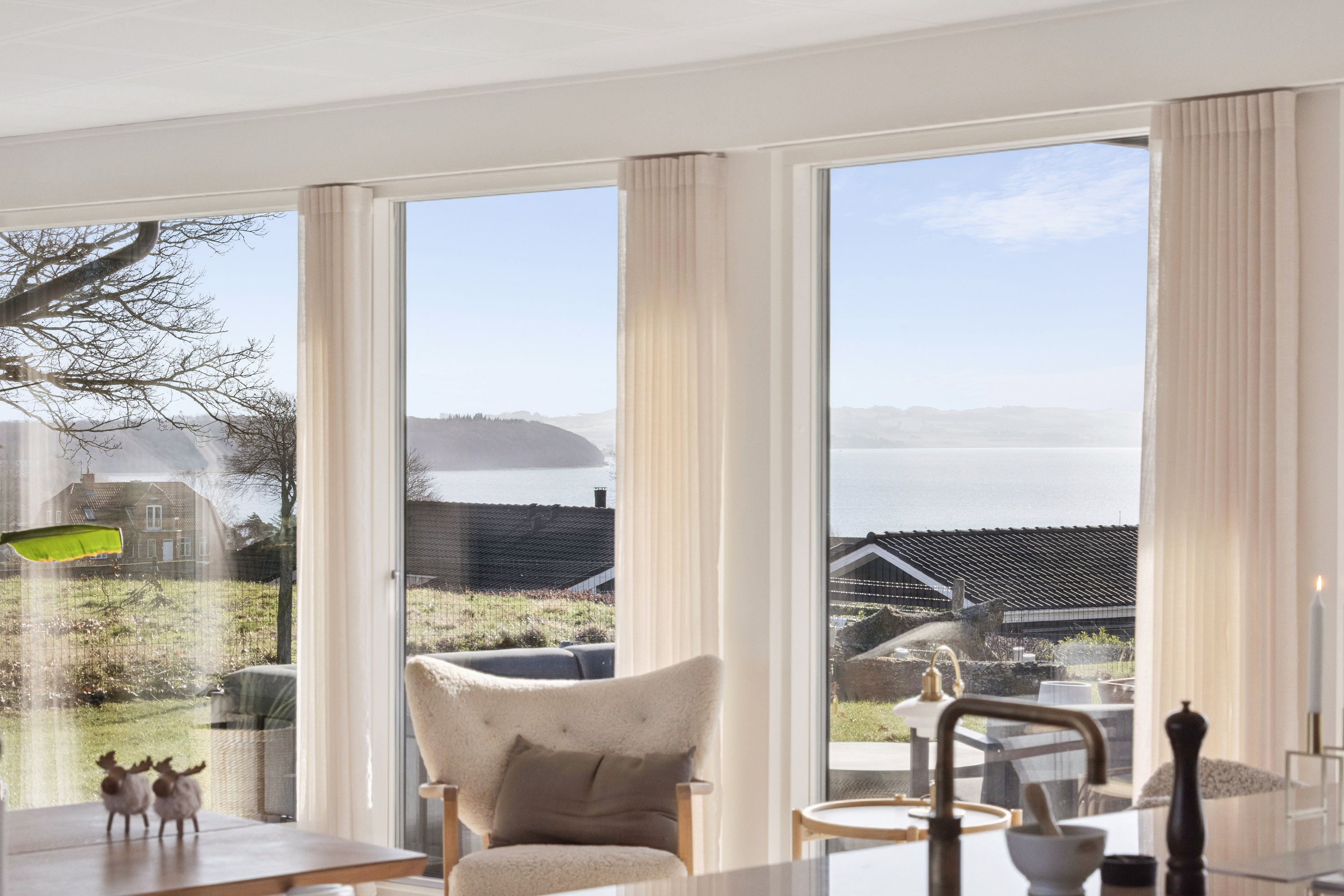 Fremhævet stue billede i fuldskærmstilstand. Billede af Stenhøjvej 16, Følle Strand, 8410 Rønde