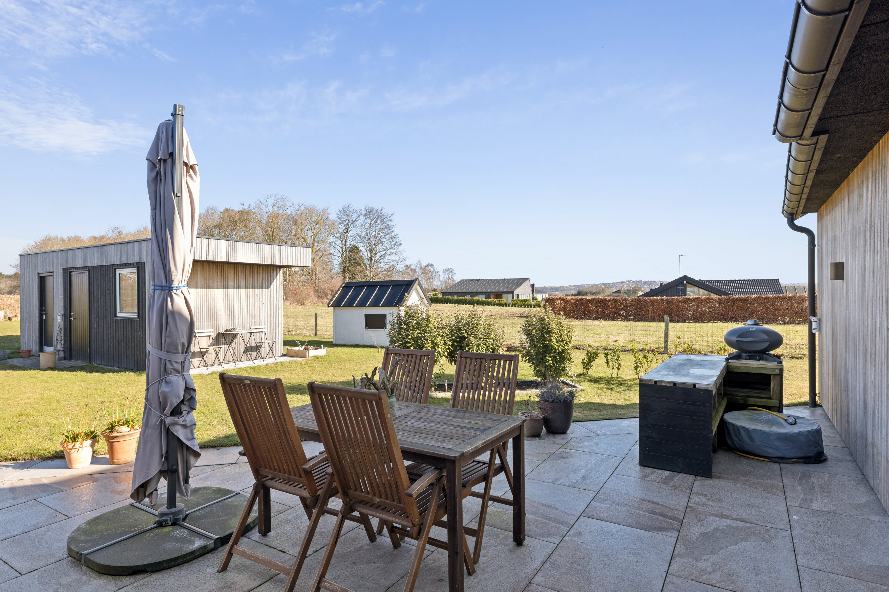 Fremhævet terrasse billede i fuldskærmstilstand. Billede af Stenhøjvej 16, Følle Strand, 8410 Rønde