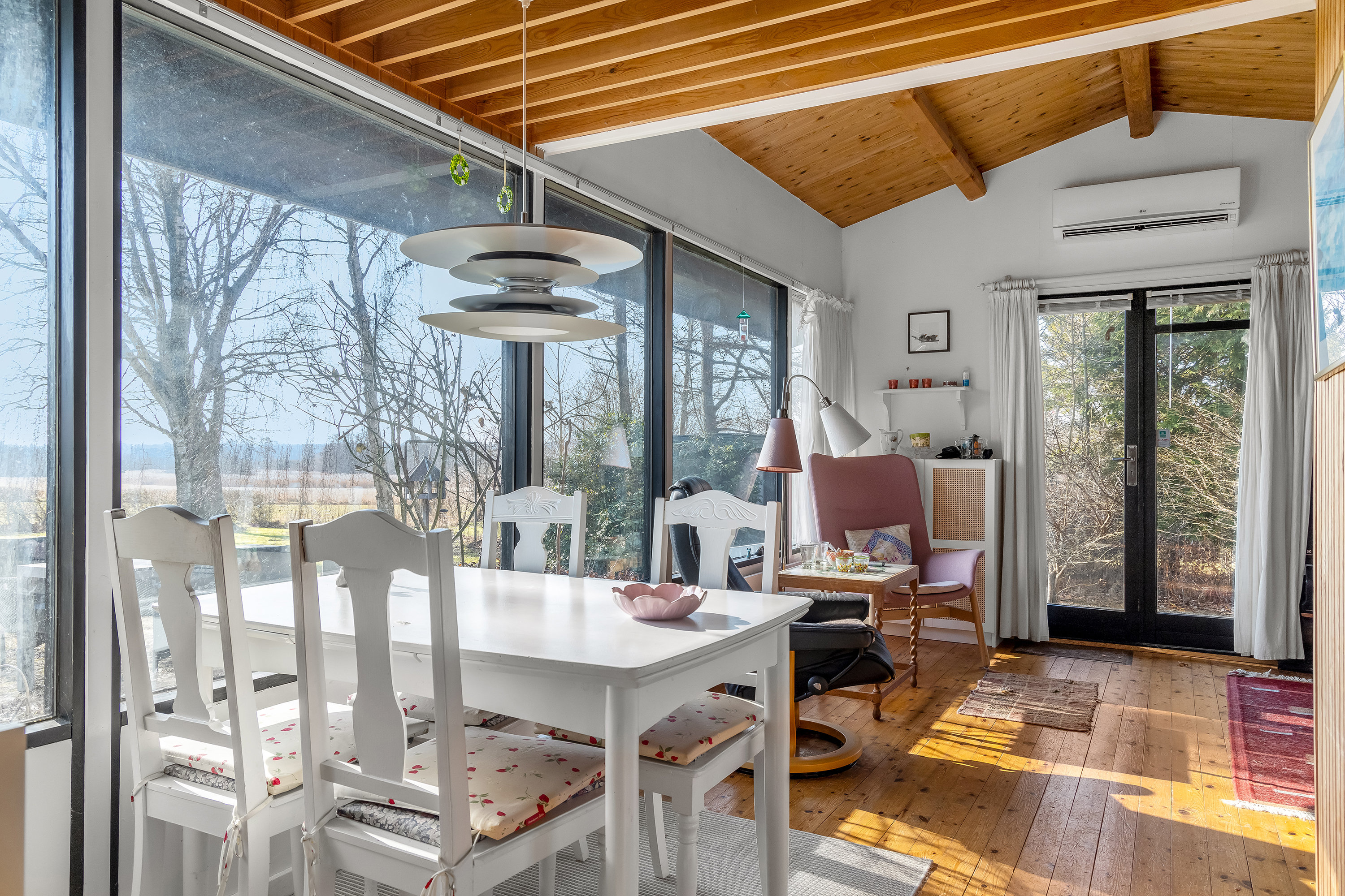 Fremhævet stue billede i fuldskærmstilstand. Billede af Lundevangen 17, 3210 Vejby