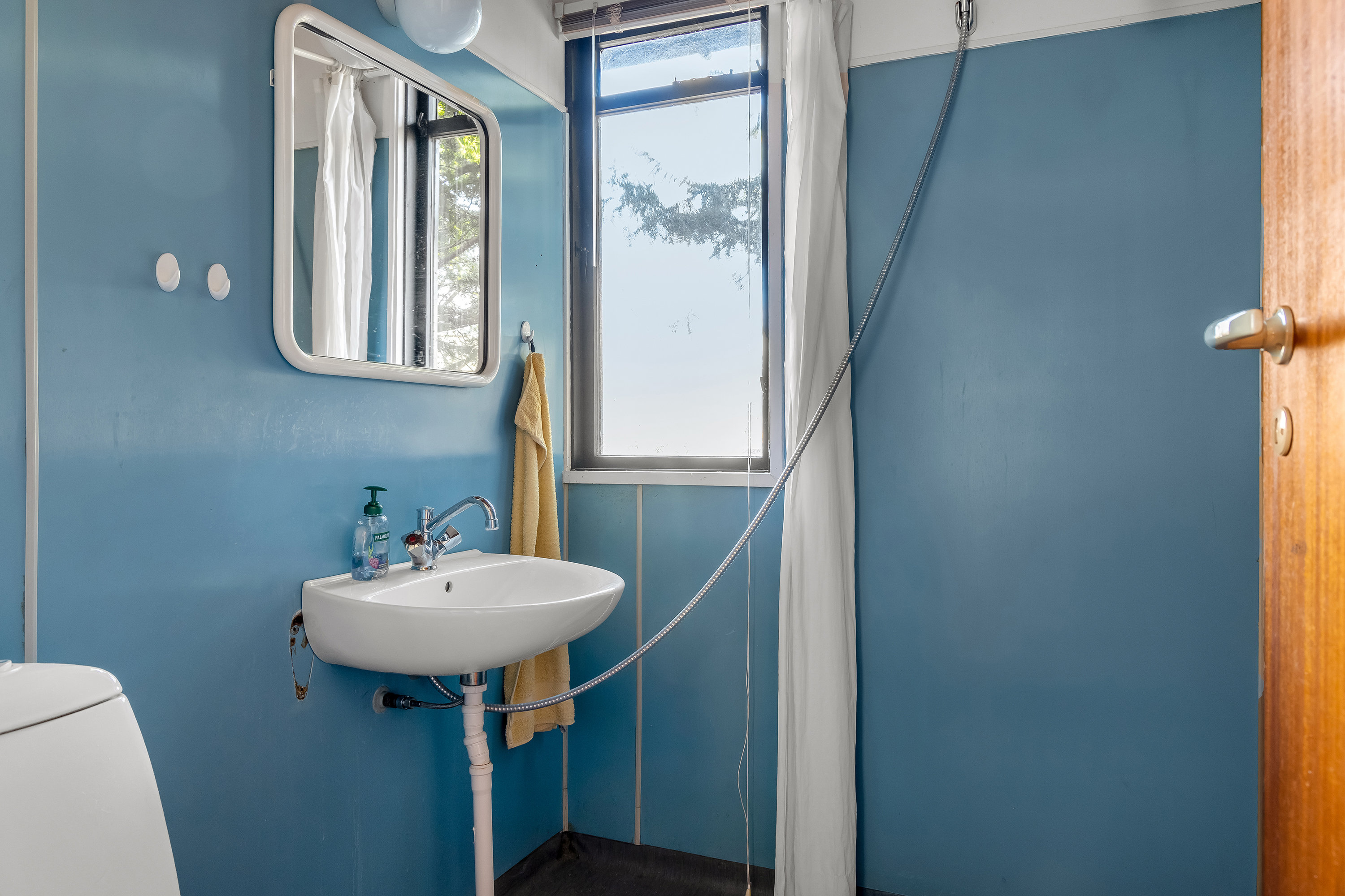 Fremhævet badeværelse billede i fuldskærmstilstand. Billede af Lundevangen 17, 3210 Vejby