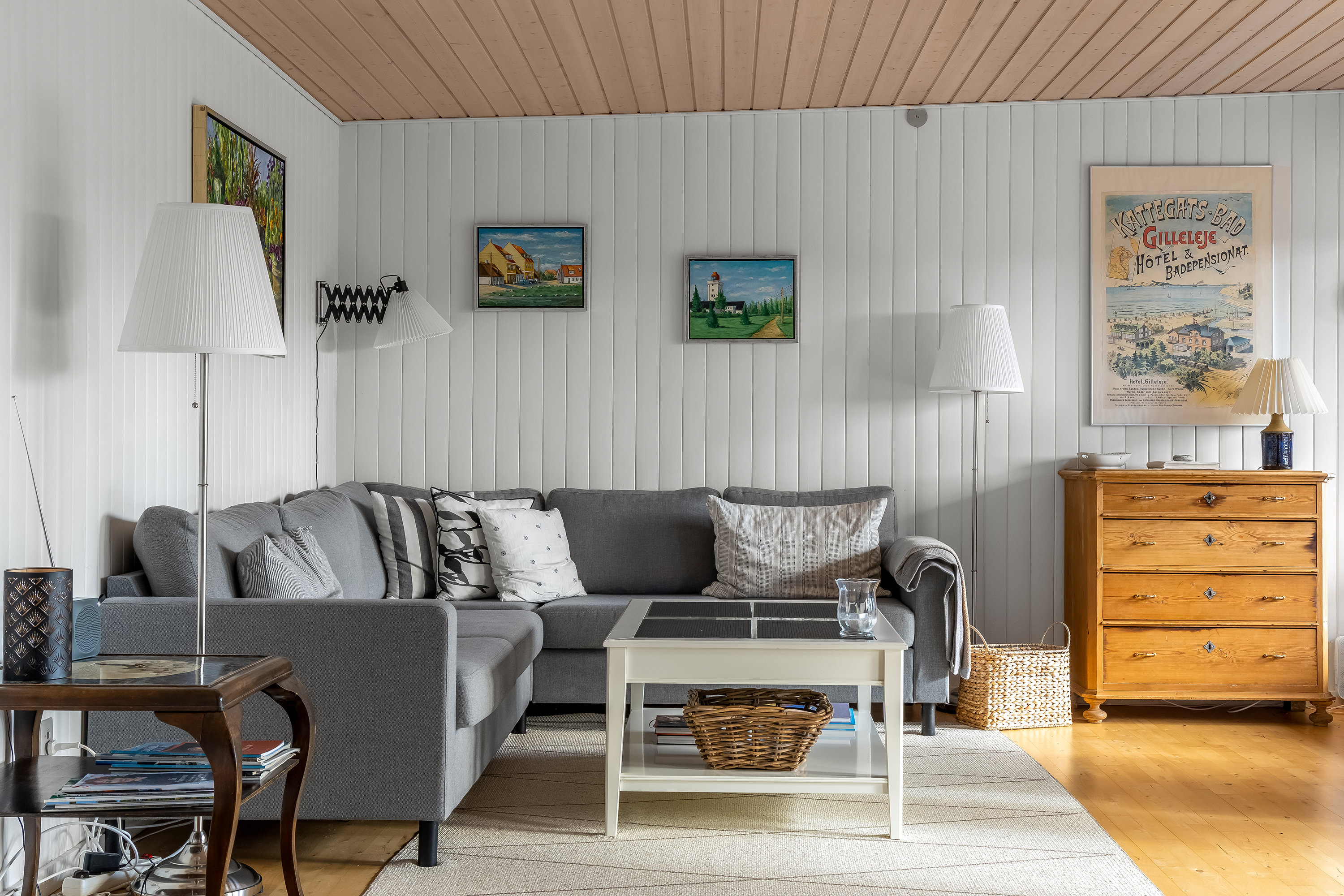 Fremhævet stue billede i fuldskærmstilstand. Billede af Stubbevangen 4, Nakkehoved, 3250 Gilleleje