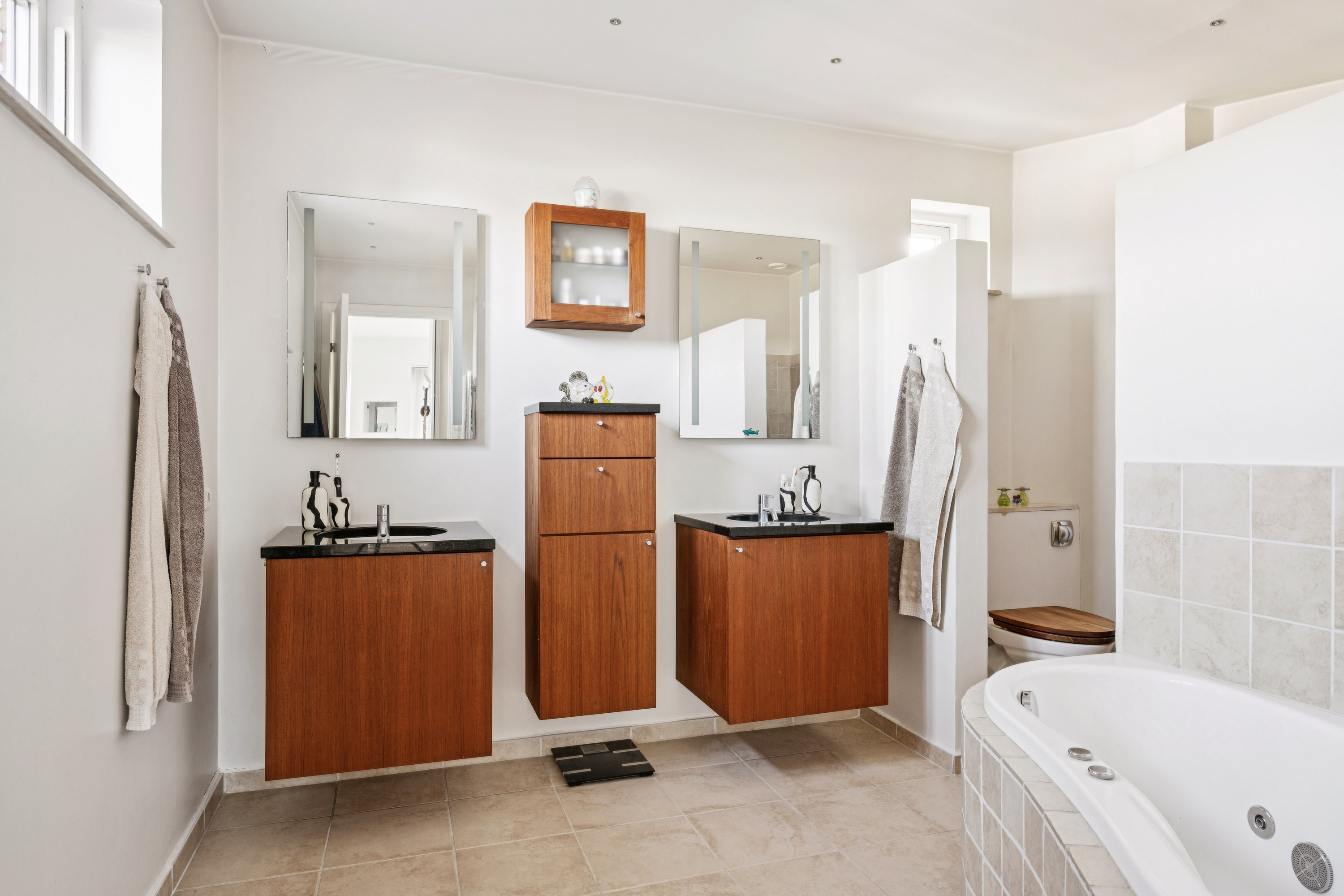 Fremhævet badeværelse billede i fuldskærmstilstand. Billede af Strandgårdshøj 41, 8400 Ebeltoft