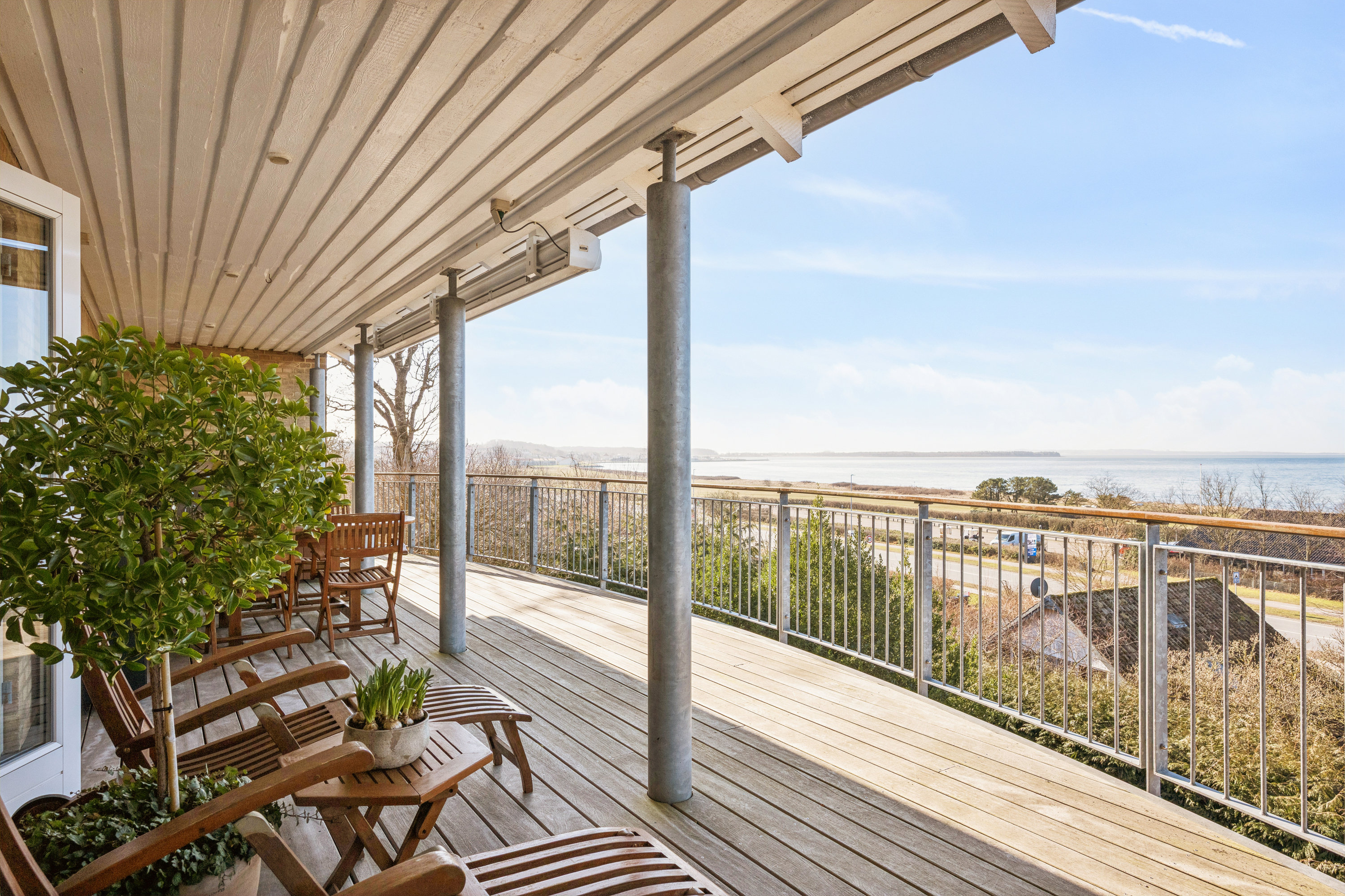 Fremhævet terrasse billede i fuldskærmstilstand. Billede af Strandgårdshøj 41, 8400 Ebeltoft