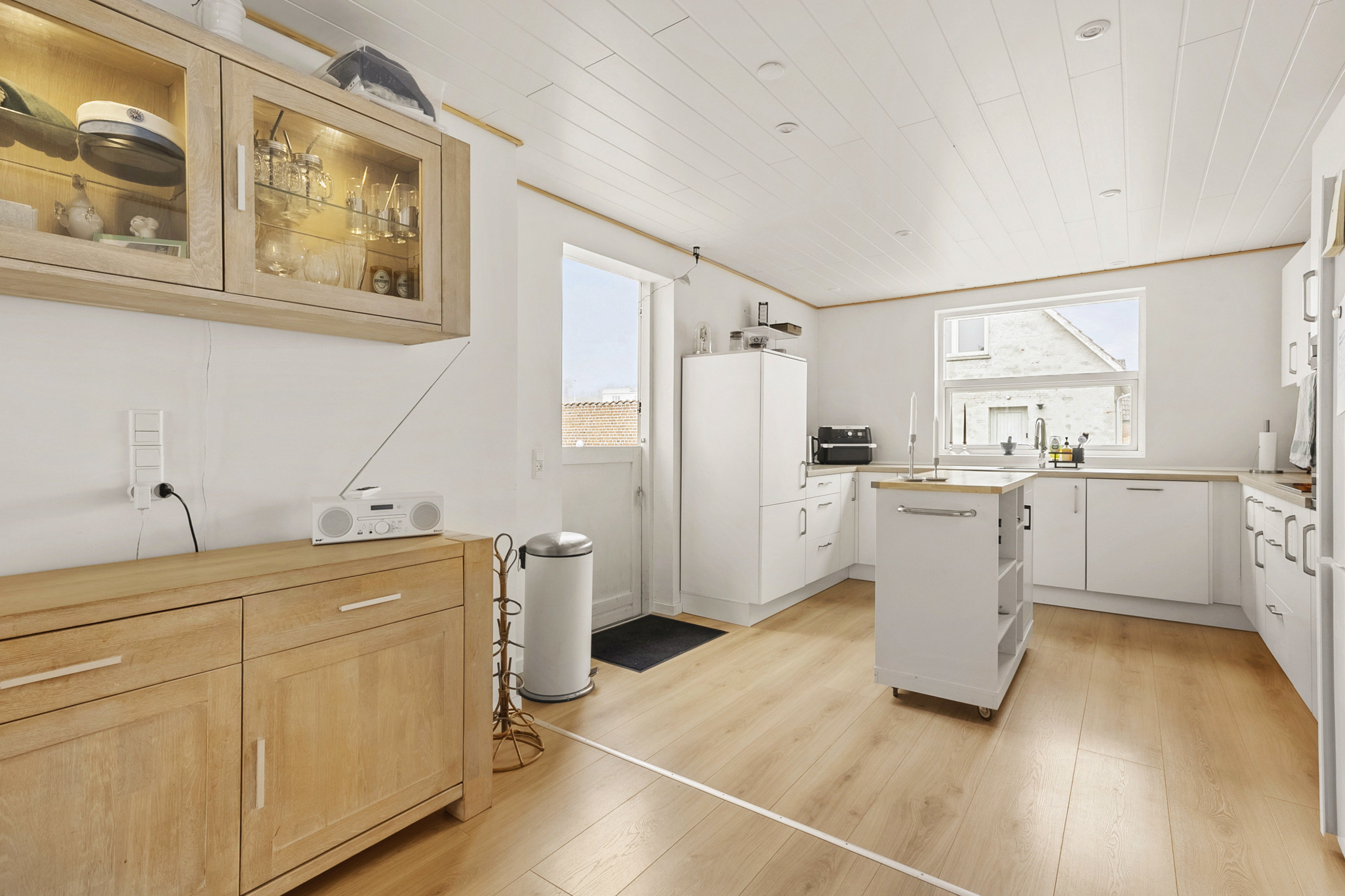 Fremhævet køkken billede i fuldskærmstilstand. Billede af Søvænget 4, 4220 Korsør