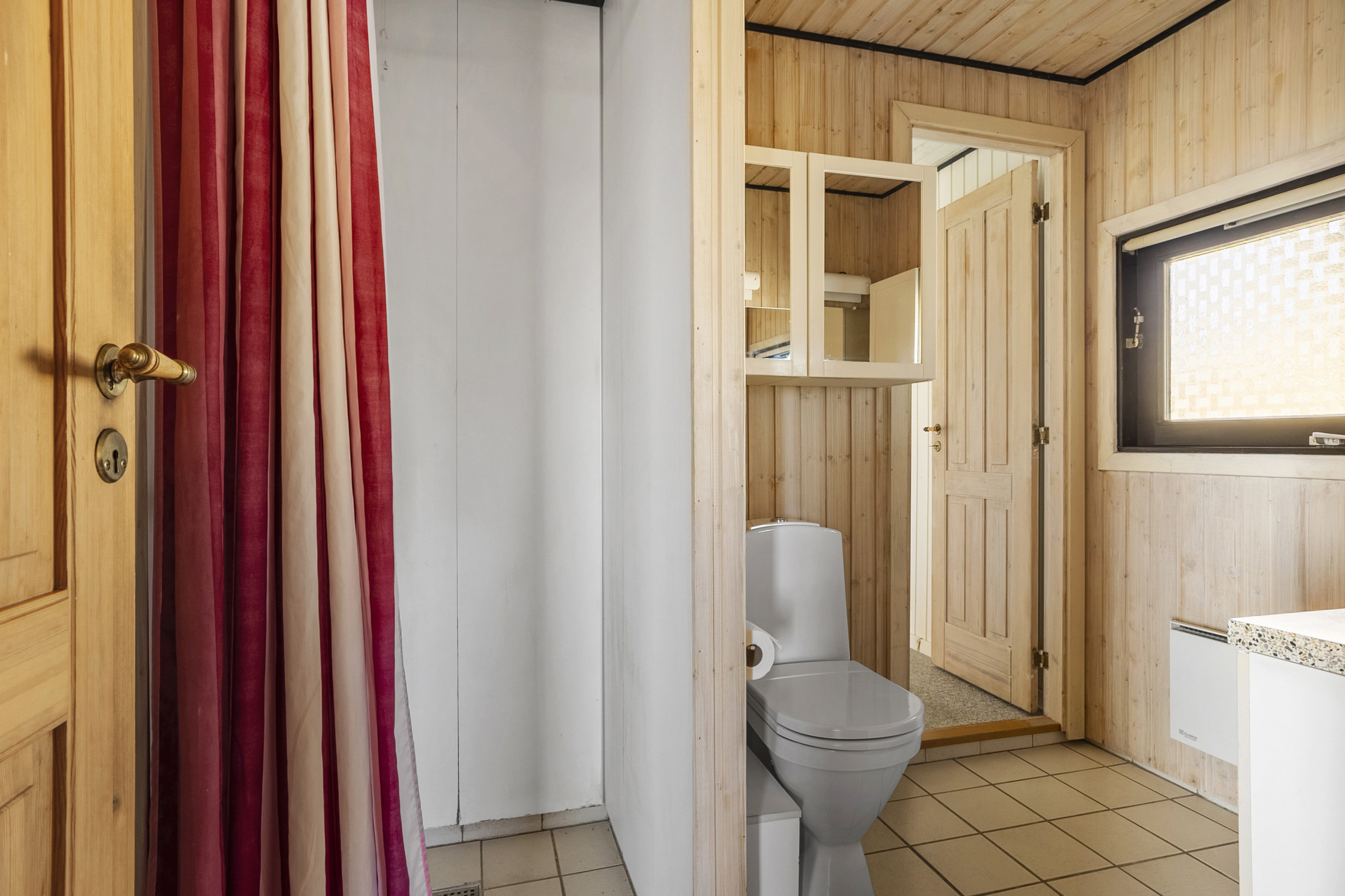 Fremhævet badeværelse billede i fuldskærmstilstand. Billede af Strandengen 5, Aarøsund, 6100 Haderslev