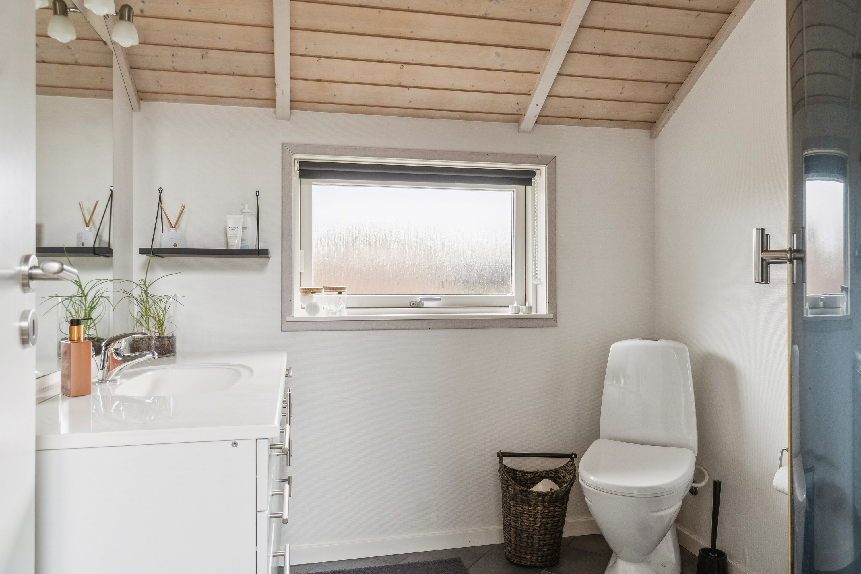 Fremhævet badeværelse billede i fuldskærmstilstand. Billede af Engtoften 19, Kelstrup, 4200 Slagelse