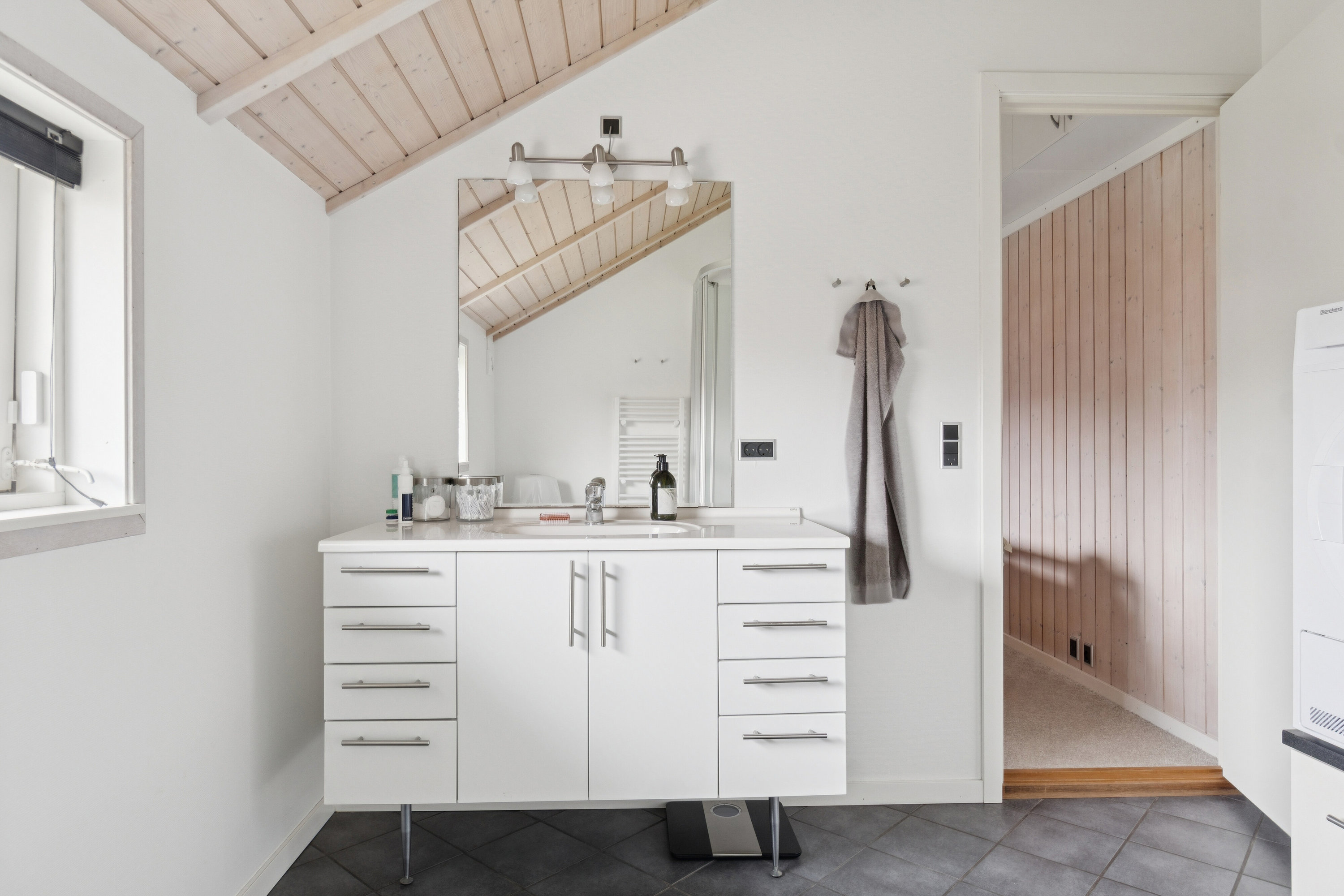 Fremhævet badeværelse billede i fuldskærmstilstand. Billede af Engtoften 19, Kelstrup, 4200 Slagelse