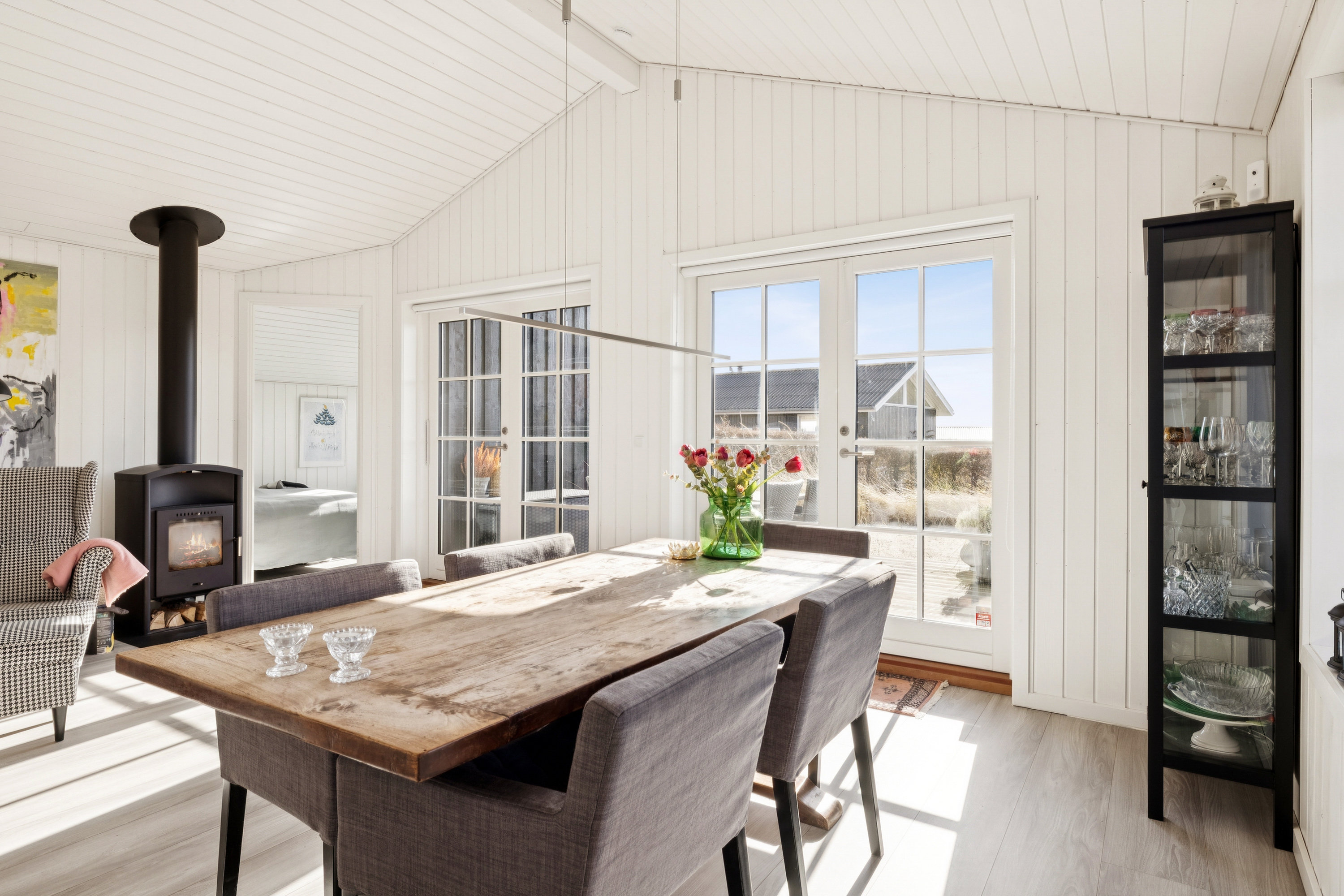 Fremhævet stue billede i fuldskærmstilstand. Billede af Vestervangsvej 10, Følle Strand, 8410 Rønde