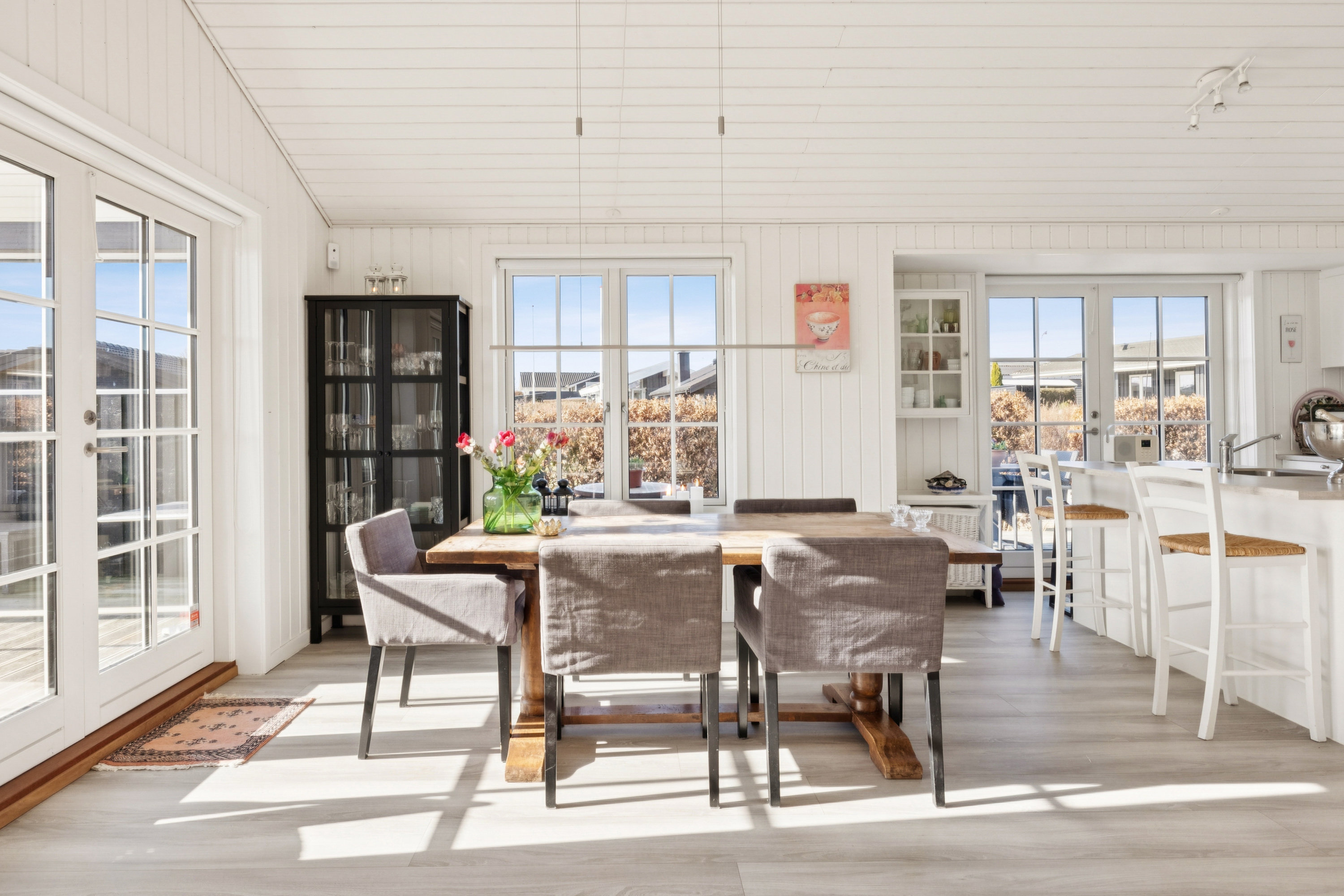 Fremhævet stue billede i fuldskærmstilstand. Billede af Vestervangsvej 10, Følle Strand, 8410 Rønde