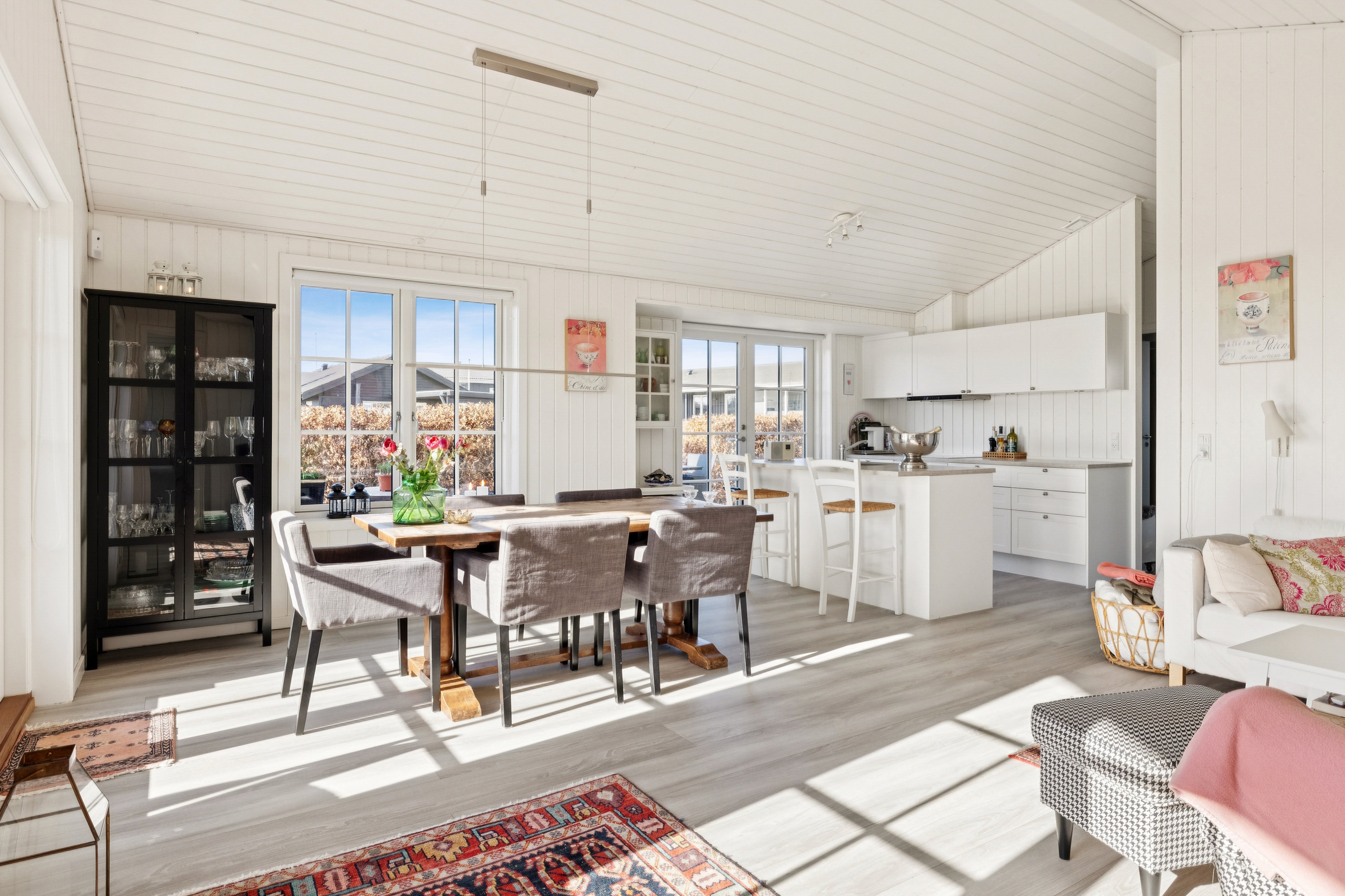 Fremhævet stue billede i fuldskærmstilstand. Billede af Vestervangsvej 10, Følle Strand, 8410 Rønde