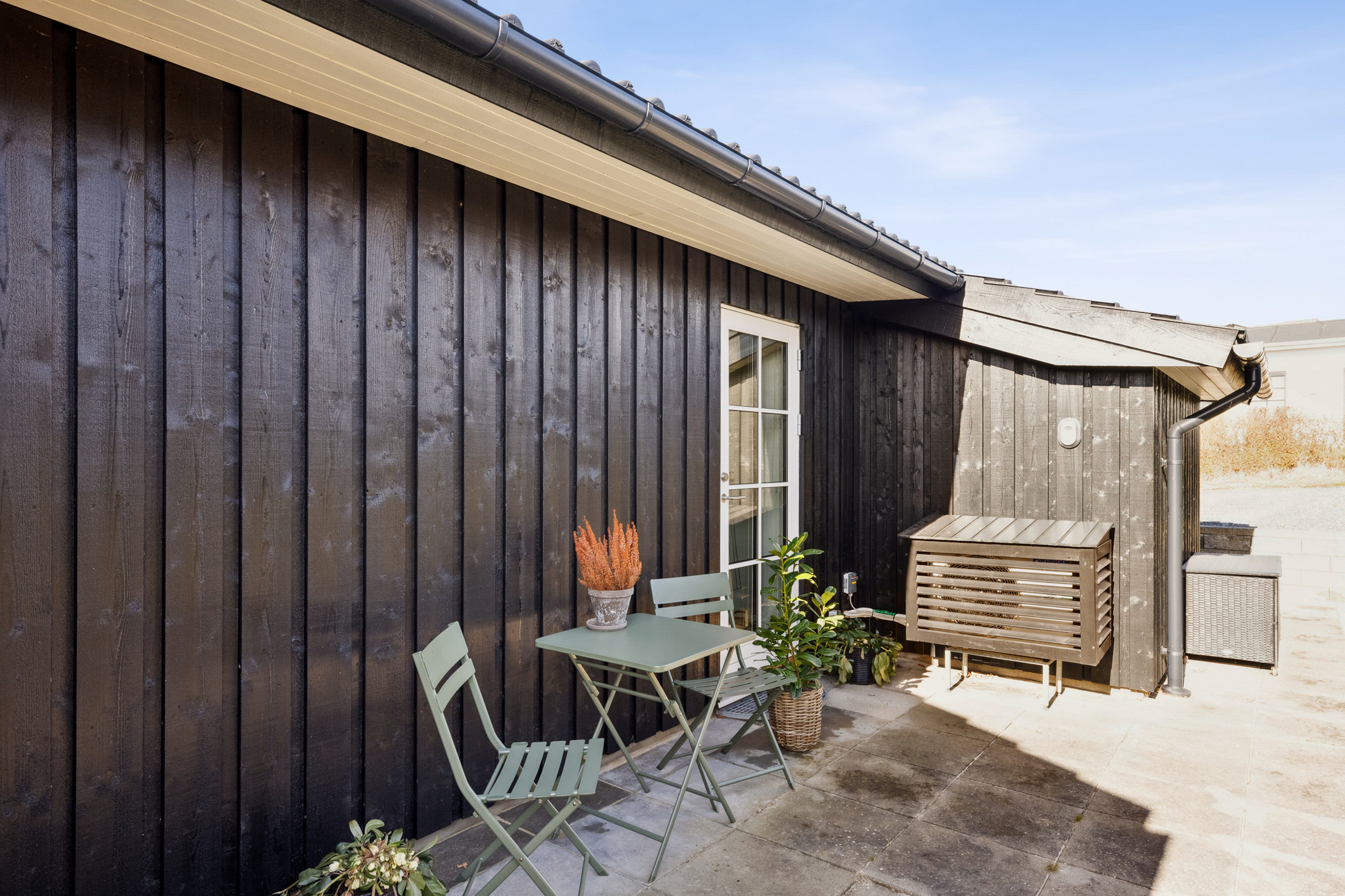 Fremhævet terrasse billede i fuldskærmstilstand. Billede af Vestervangsvej 10, Følle Strand, 8410 Rønde