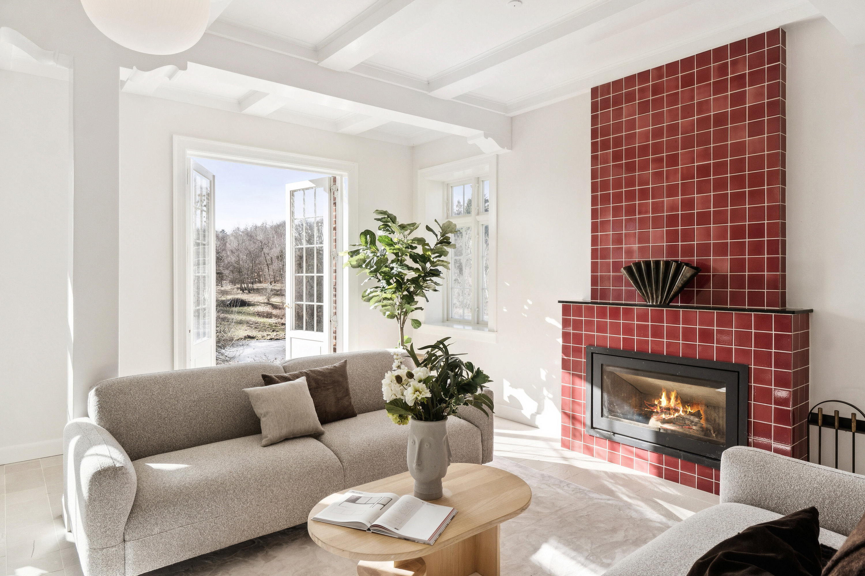 Fremhævet stue billede i fuldskærmstilstand. Billede af Højbjerggårdsvej 63, Øverød, 2840 Holte