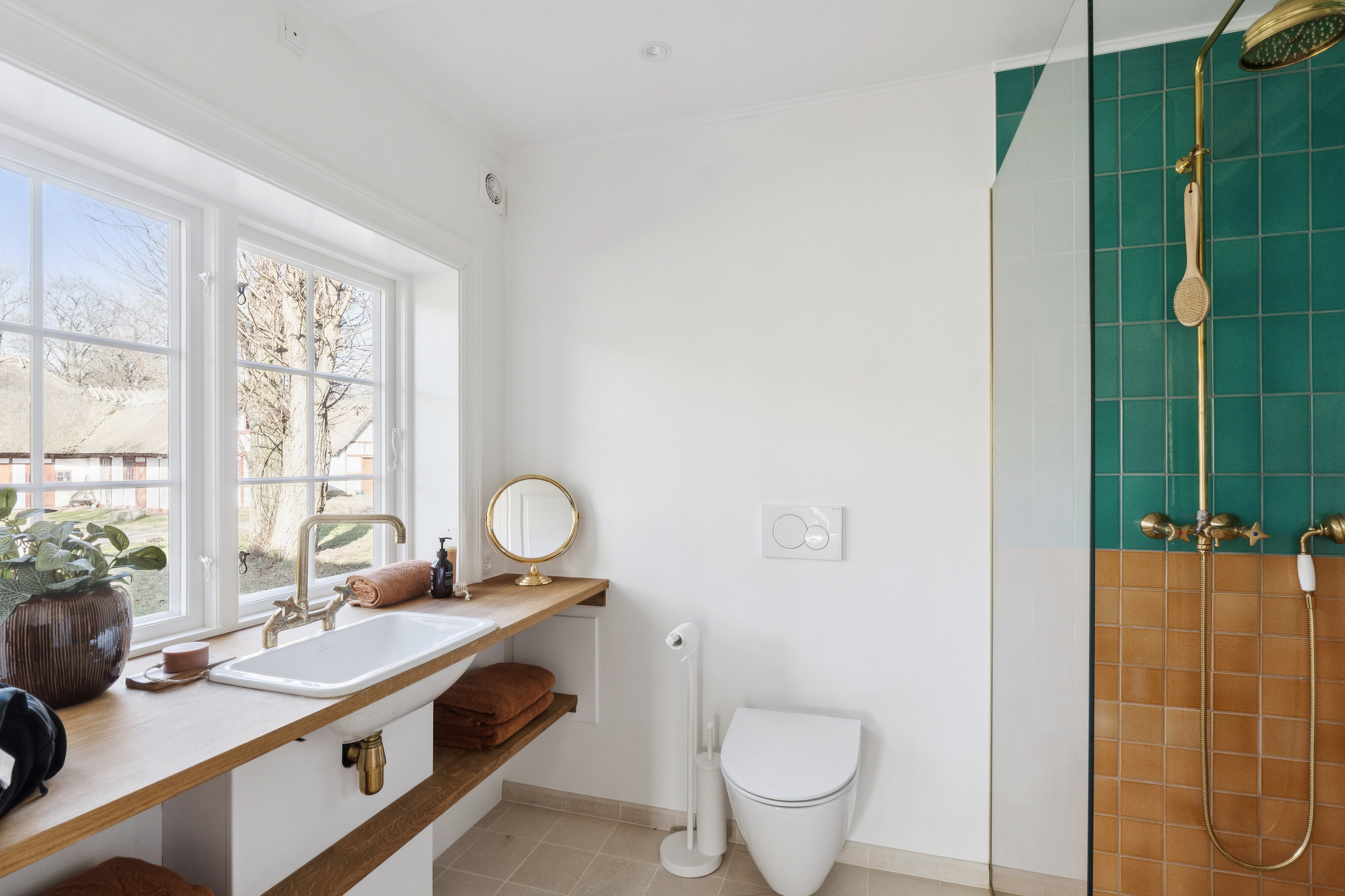 Fremhævet badeværelse billede i fuldskærmstilstand. Billede af Højbjerggårdsvej 63, Øverød, 2840 Holte