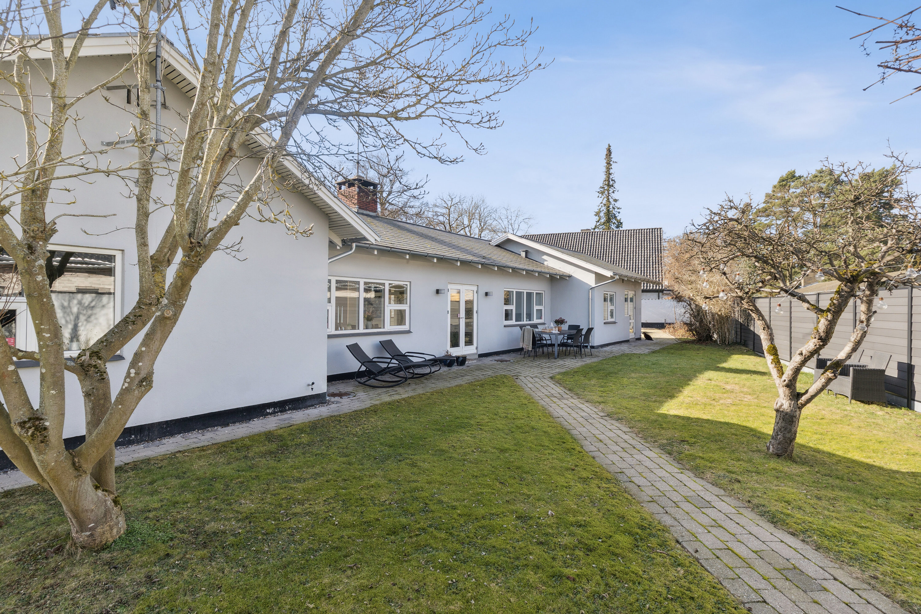 Fremhævet set fra vejen billede i fuldskærmstilstand. Billede af Sofielunden 2, 2600 Glostrup