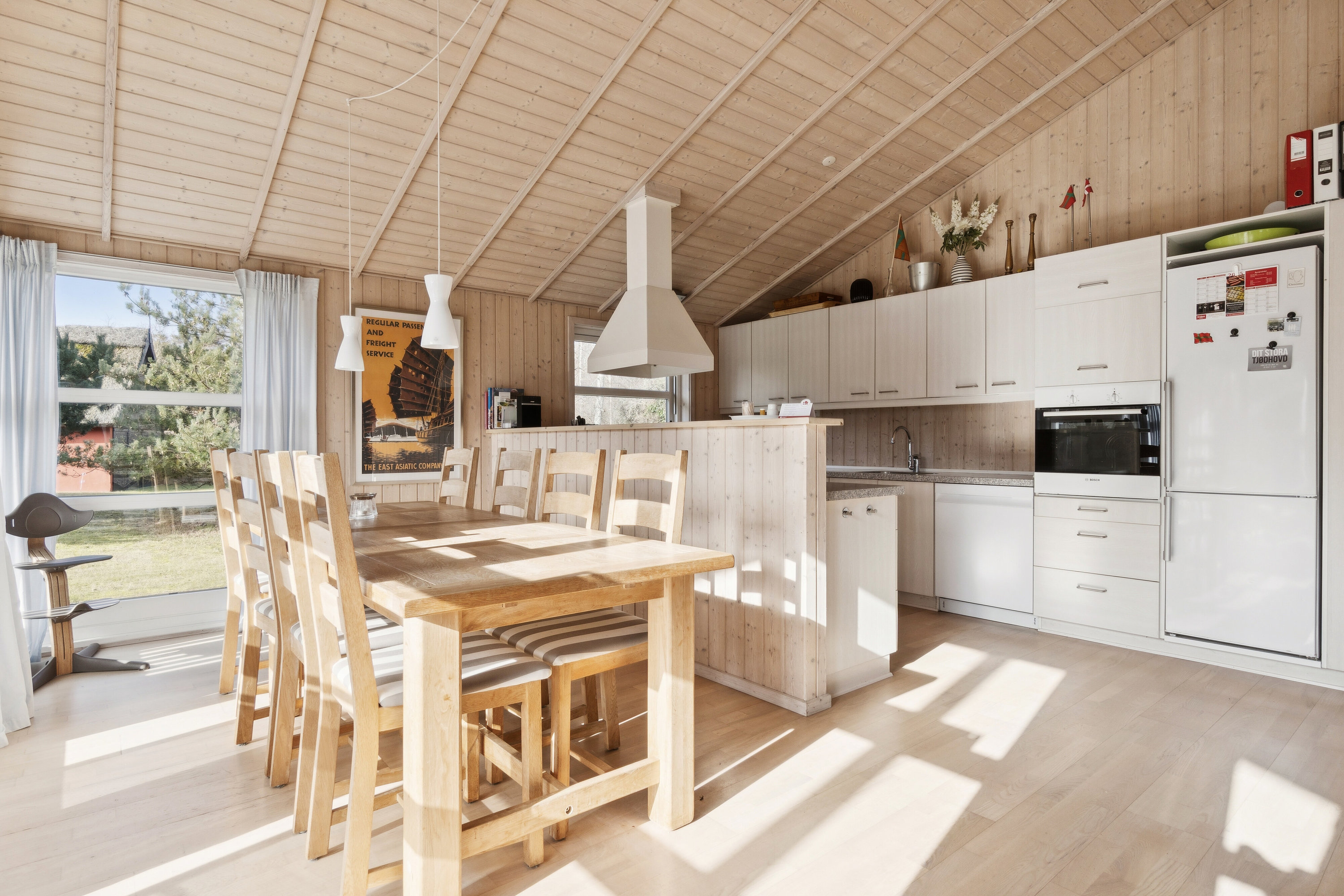 Fremhævet spisestue billede i fuldskærmstilstand. Billede af Sjøstauan 5A, Pedersker, 3720 Aakirkeby