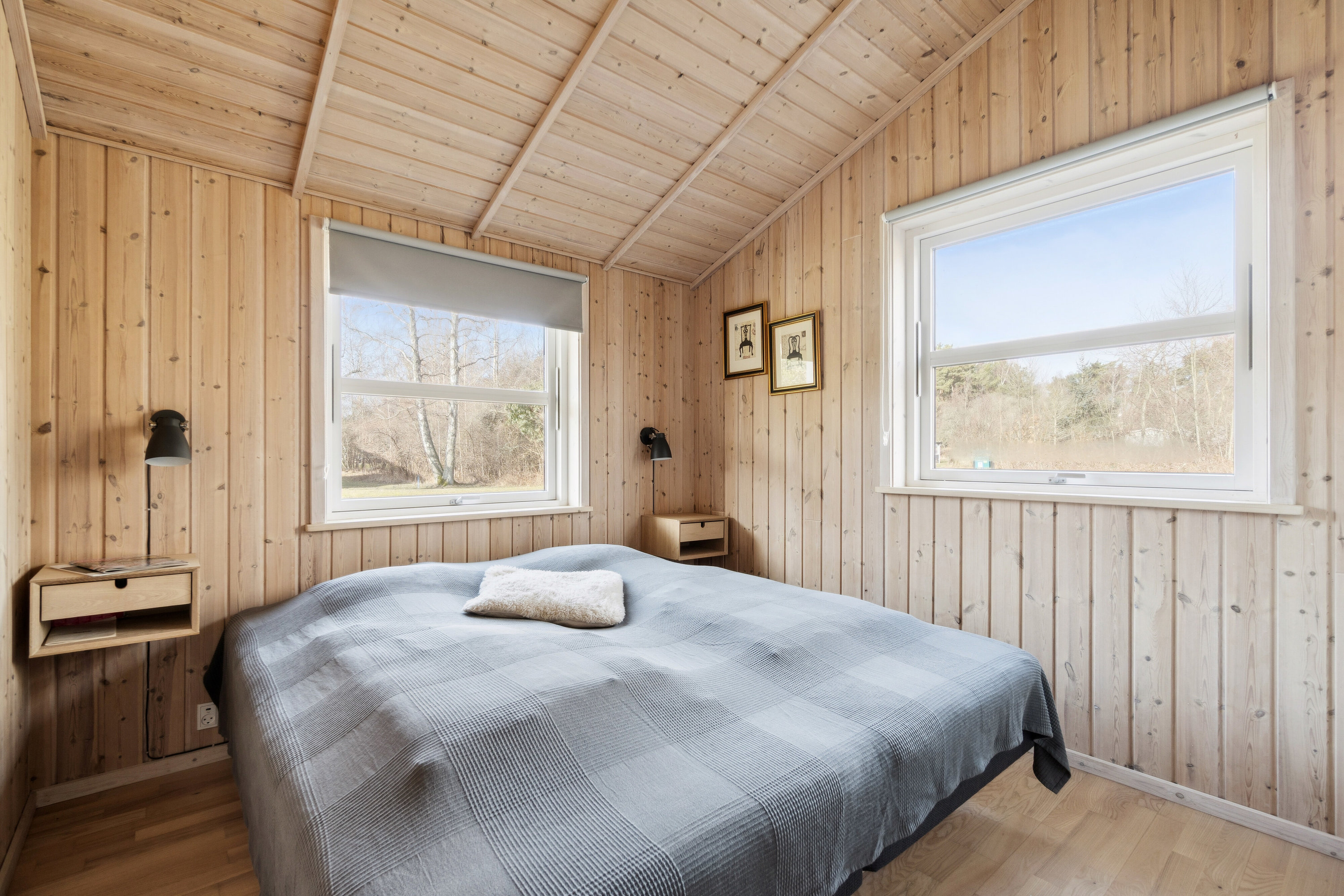 Fremhævet soveværelse billede i fuldskærmstilstand. Billede af Sjøstauan 5A, Pedersker, 3720 Aakirkeby