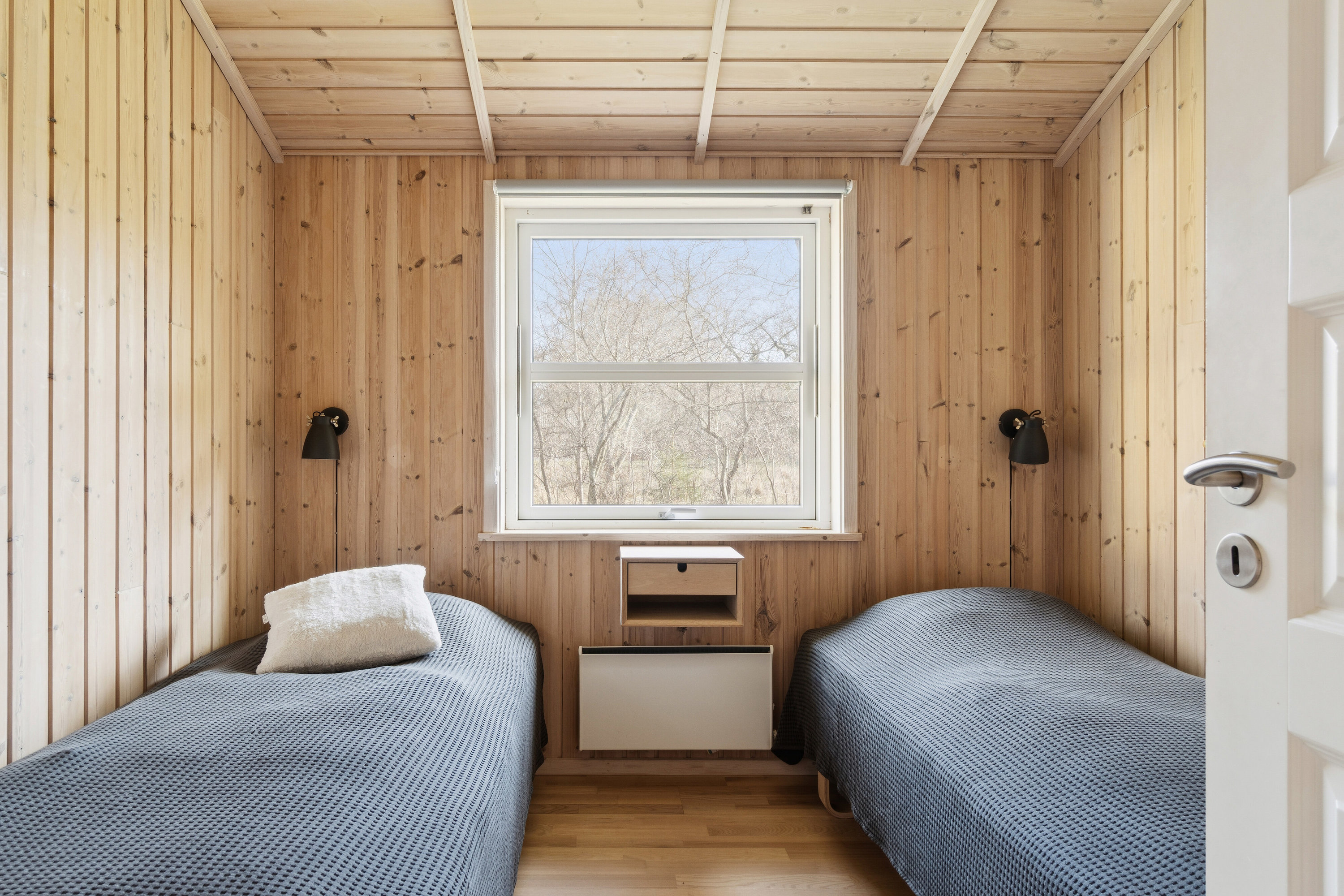 Fremhævet soveværelse billede i fuldskærmstilstand. Billede af Sjøstauan 5A, Pedersker, 3720 Aakirkeby