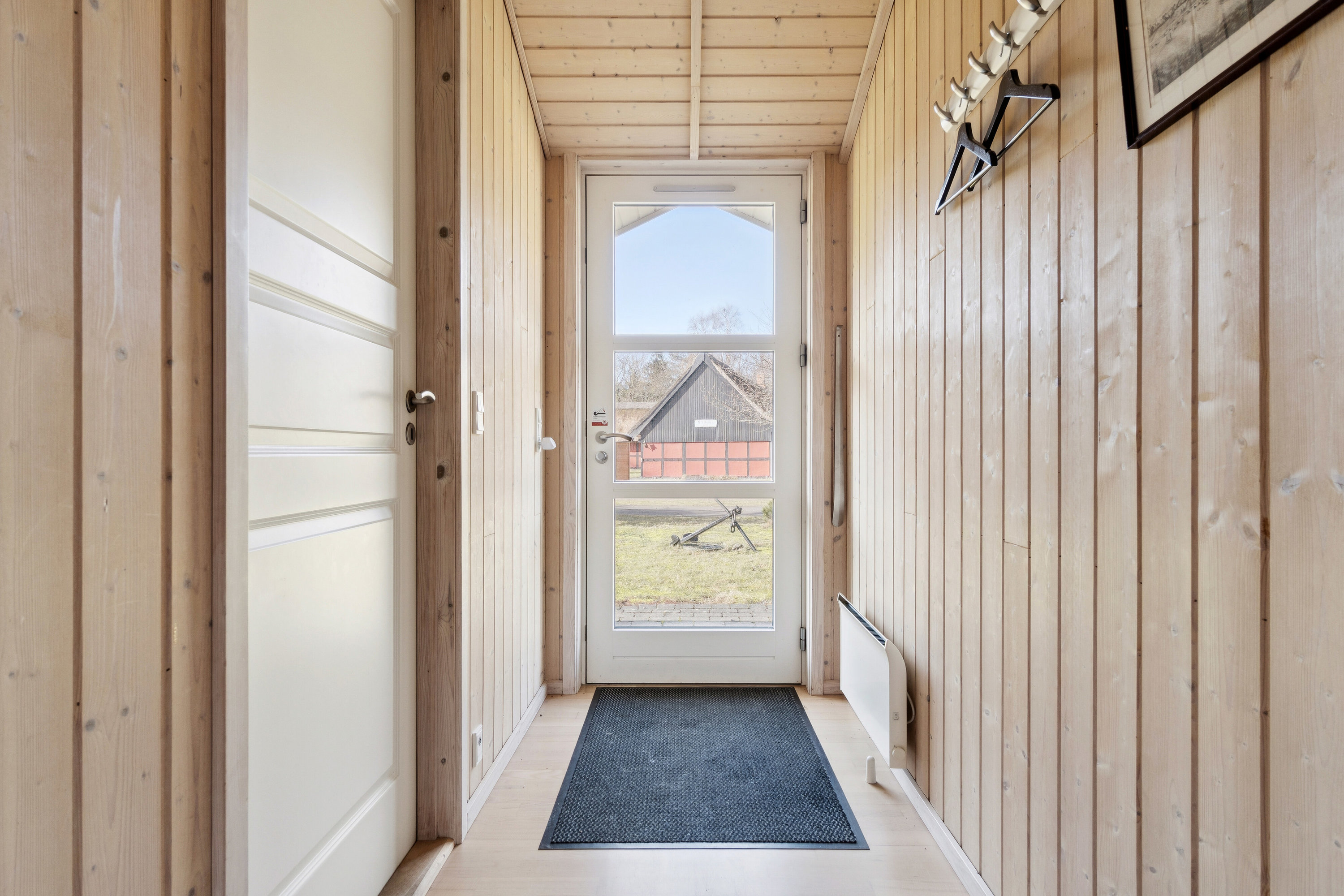 Fremhævet gang billede i fuldskærmstilstand. Billede af Sjøstauan 5A, Pedersker, 3720 Aakirkeby