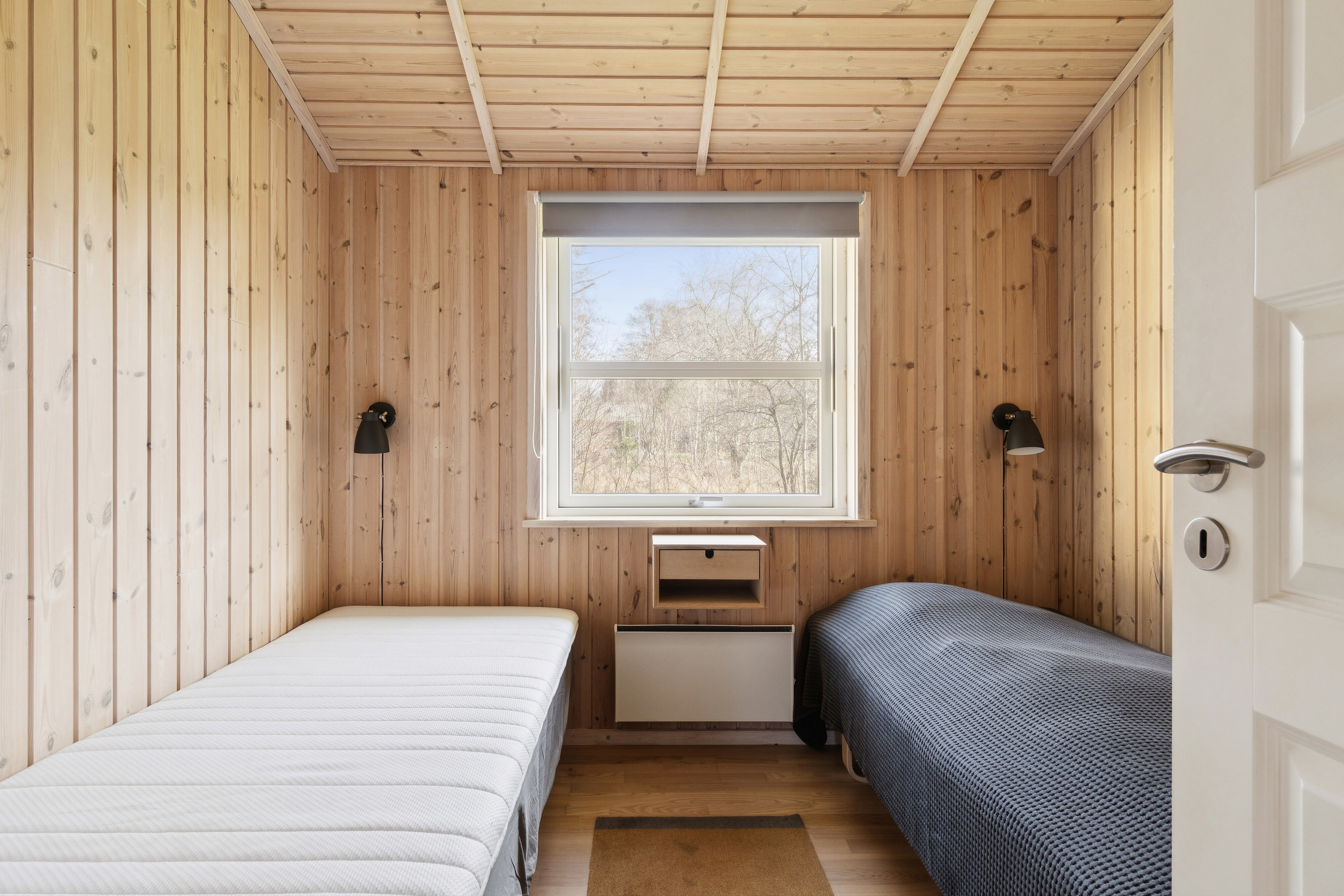 Fremhævet soveværelse billede i fuldskærmstilstand. Billede af Sjøstauan 5A, Pedersker, 3720 Aakirkeby