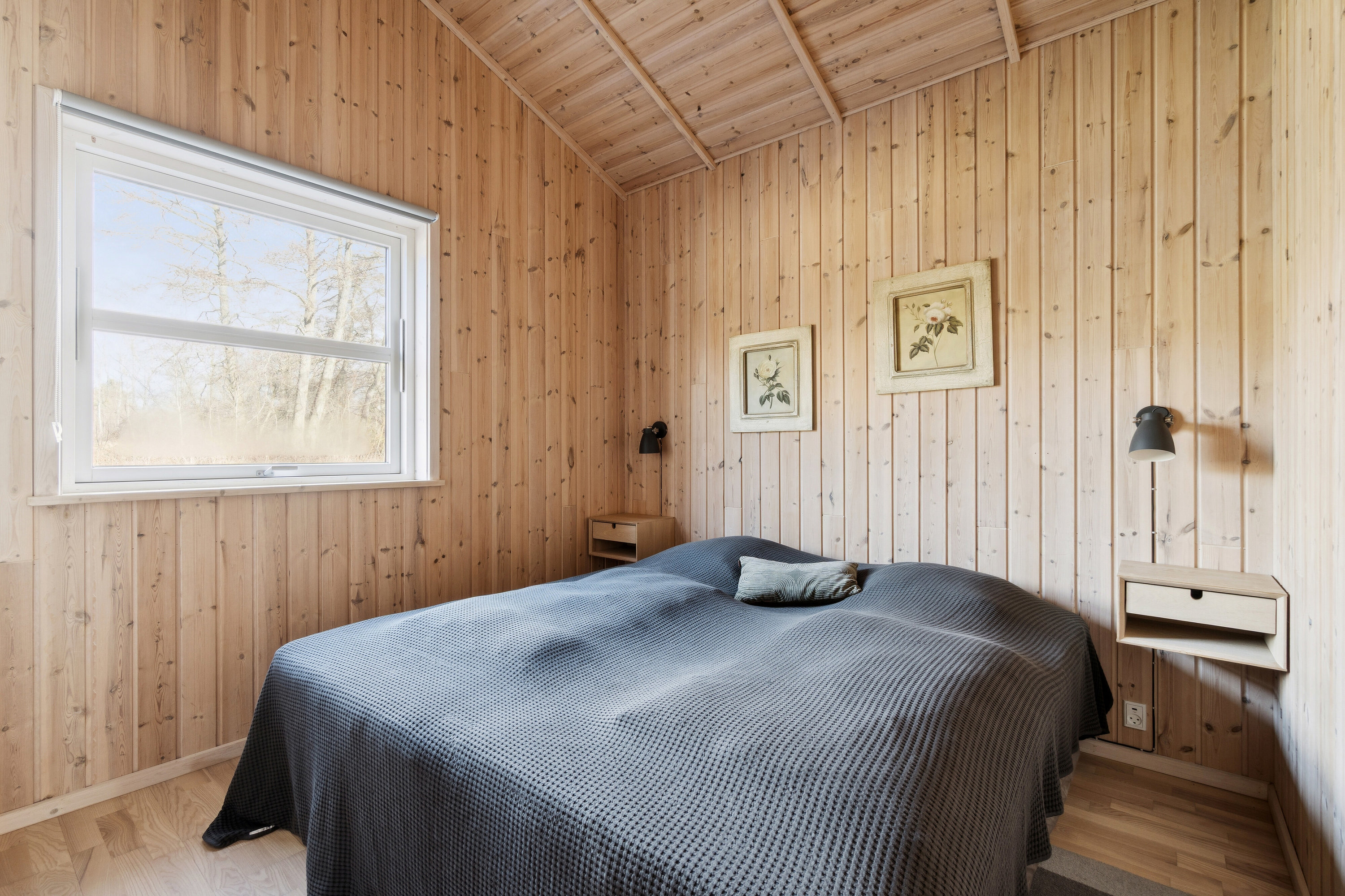 Fremhævet soveværelse billede i fuldskærmstilstand. Billede af Sjøstauan 5A, Pedersker, 3720 Aakirkeby