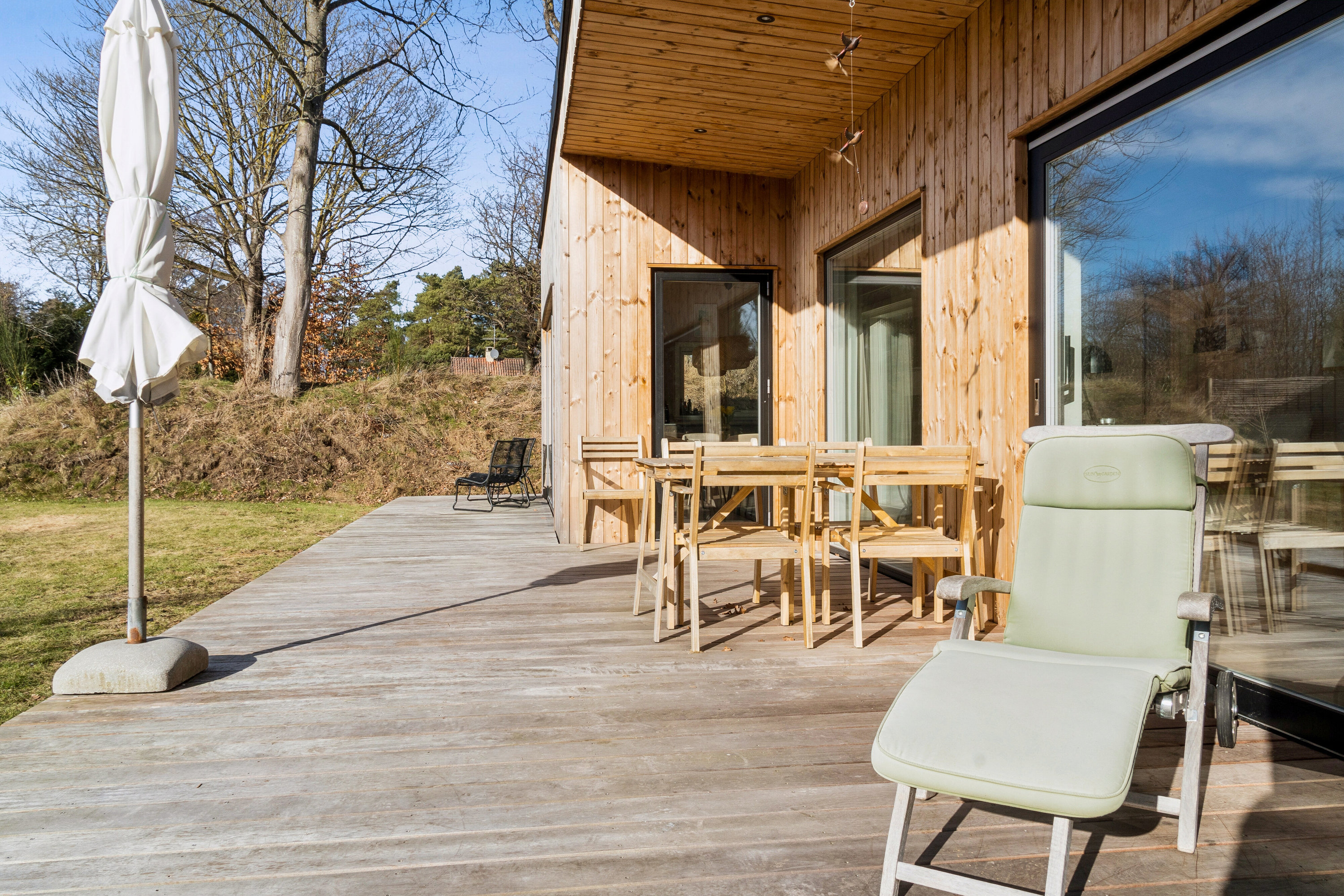 Fremhævet terrasse billede i fuldskærmstilstand. Billede af Hjertegræsvej 26, Asserbo, 3300 Frederiksværk