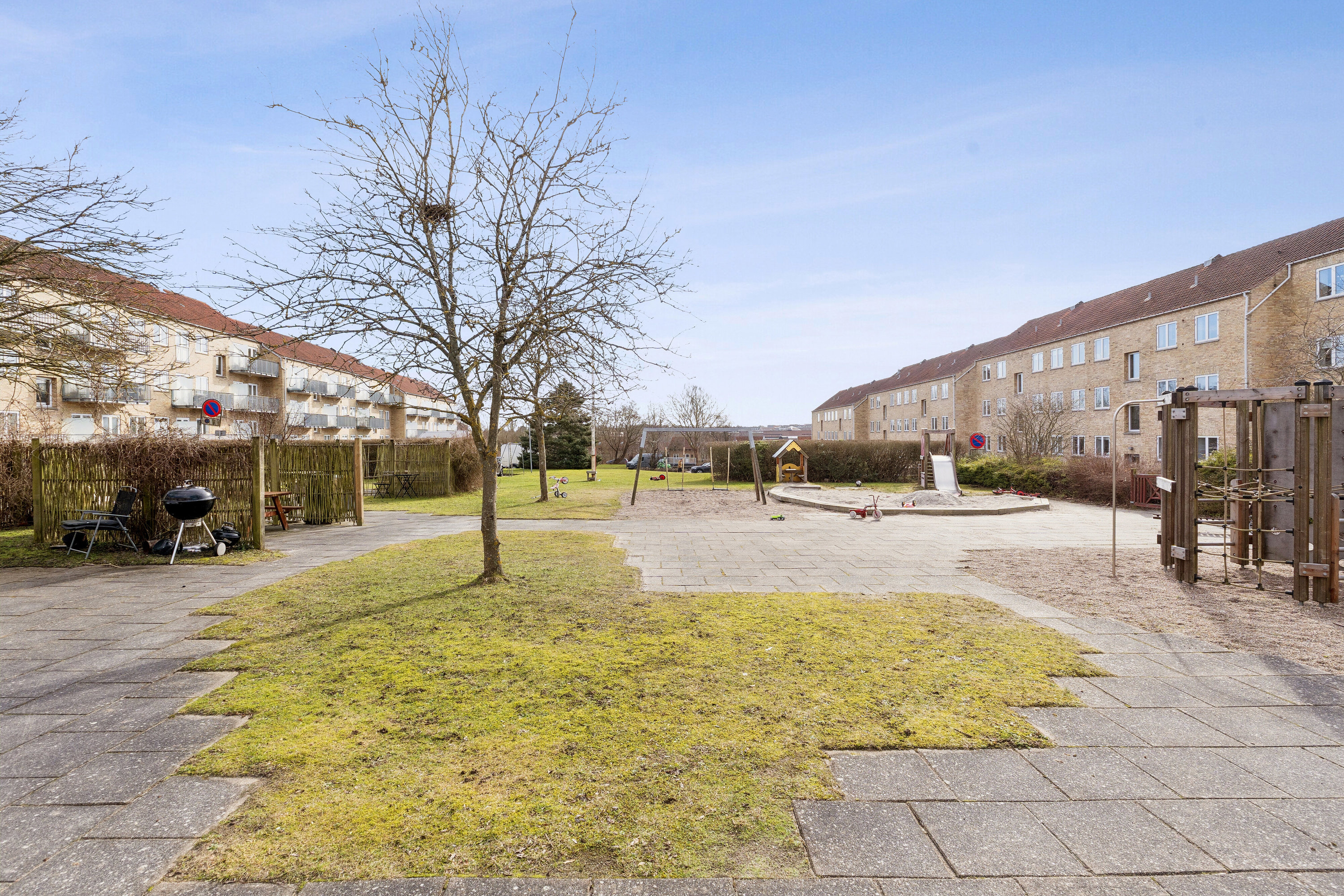 Fremhævet gårdmiljø billede i fuldskærmstilstand. Billede af Lyngbygårdsvej 53, 1. th., 2800 Kongens Lyngby