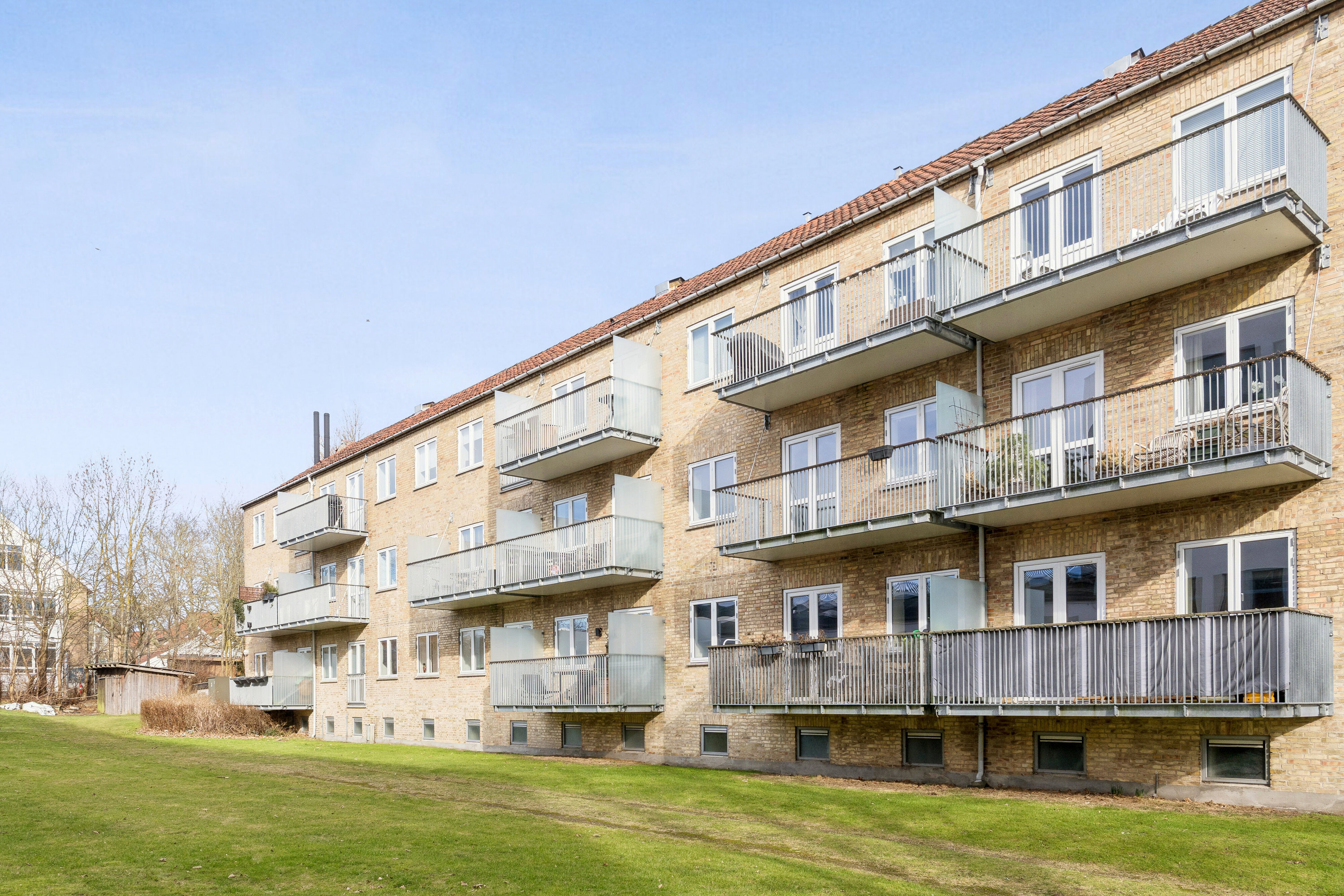 Fremhævet facade billede i fuldskærmstilstand. Billede af Lyngbygårdsvej 53, 1. th., 2800 Kongens Lyngby