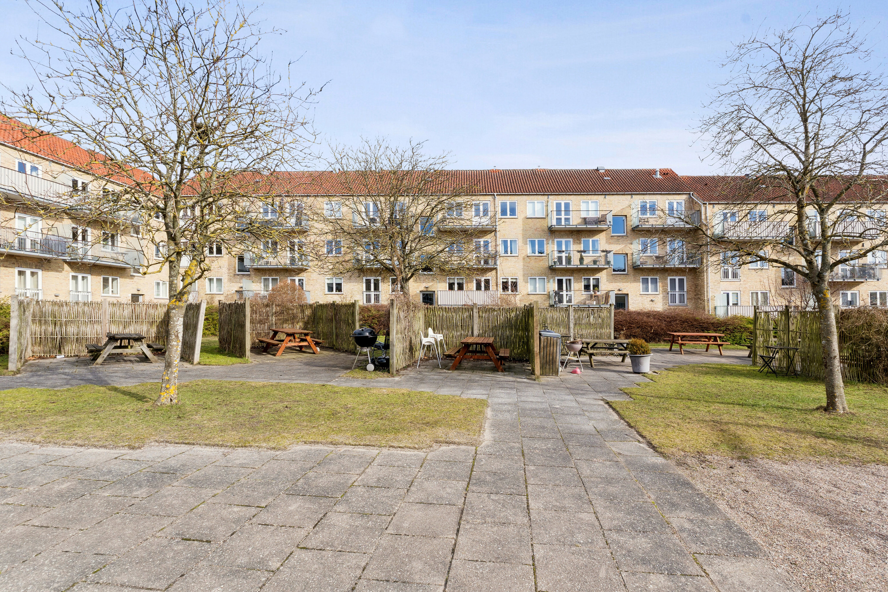 Fremhævet facade billede i fuldskærmstilstand. Billede af Lyngbygårdsvej 53, 1. th., 2800 Kongens Lyngby