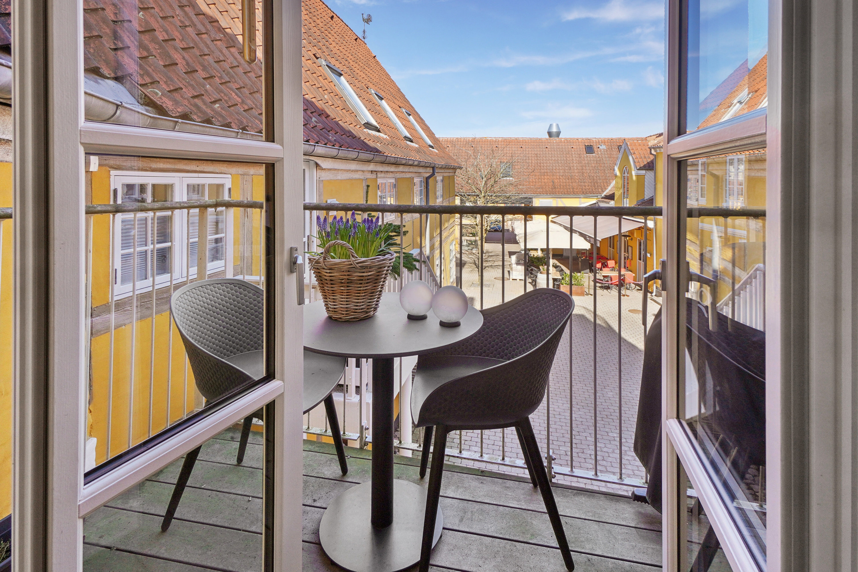 Fremhævet altan billede i fuldskærmstilstand. Billede af Djalma Lunds Gård 1, 4000 Roskilde