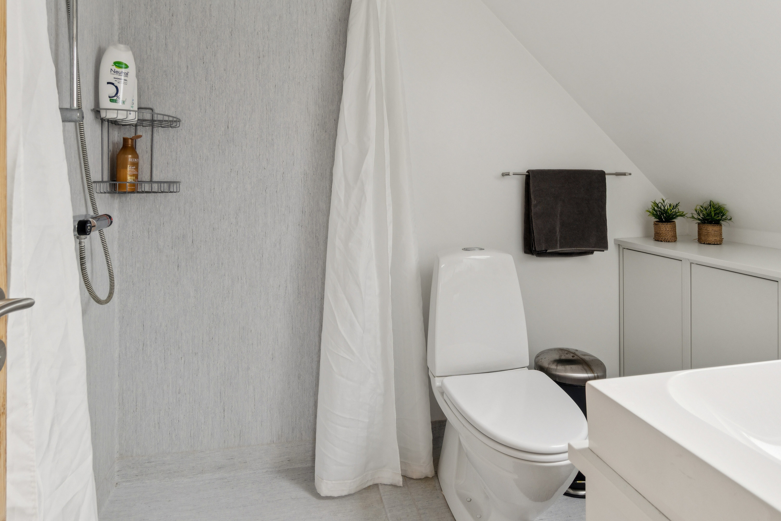 Fremhævet badeværelse billede i fuldskærmstilstand. Billede af Margrethevej 15B, 4400 Kalundborg