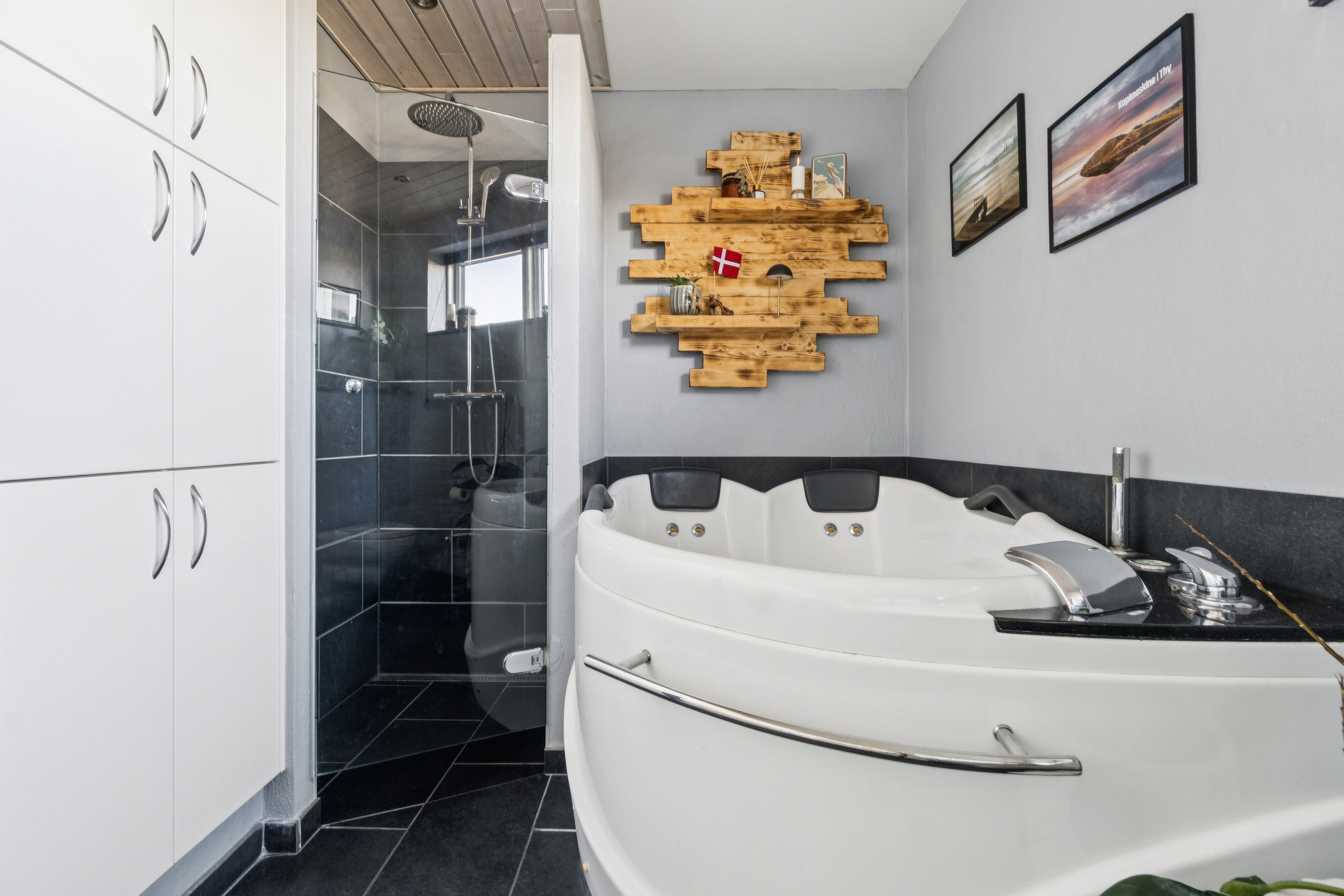 Fremhævet badeværelse billede i fuldskærmstilstand. Billede af Højtofte 11, 7760 Hurup Thy