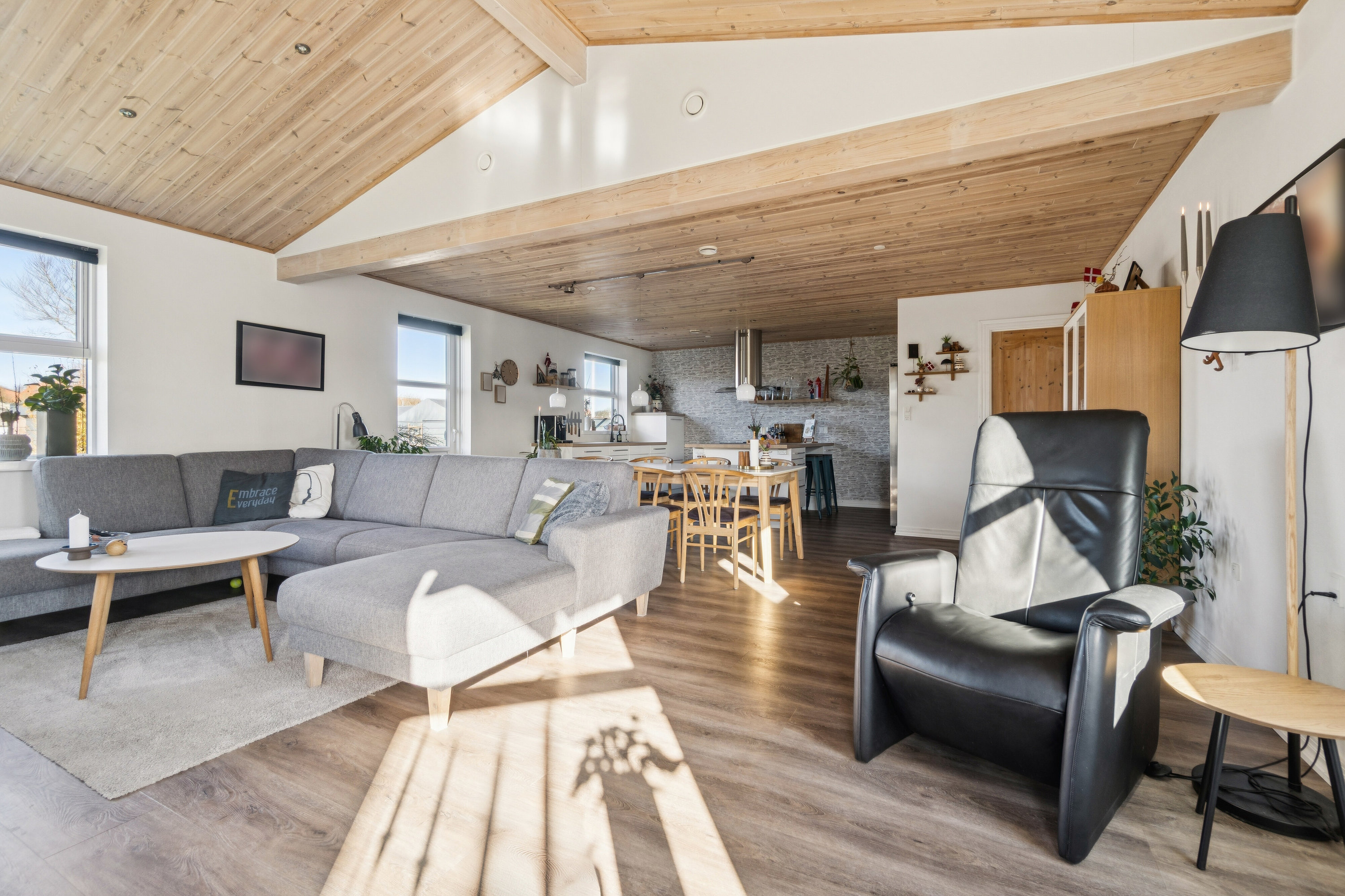 Fremhævet stue billede i fuldskærmstilstand. Billede af Højtofte 11, 7760 Hurup Thy